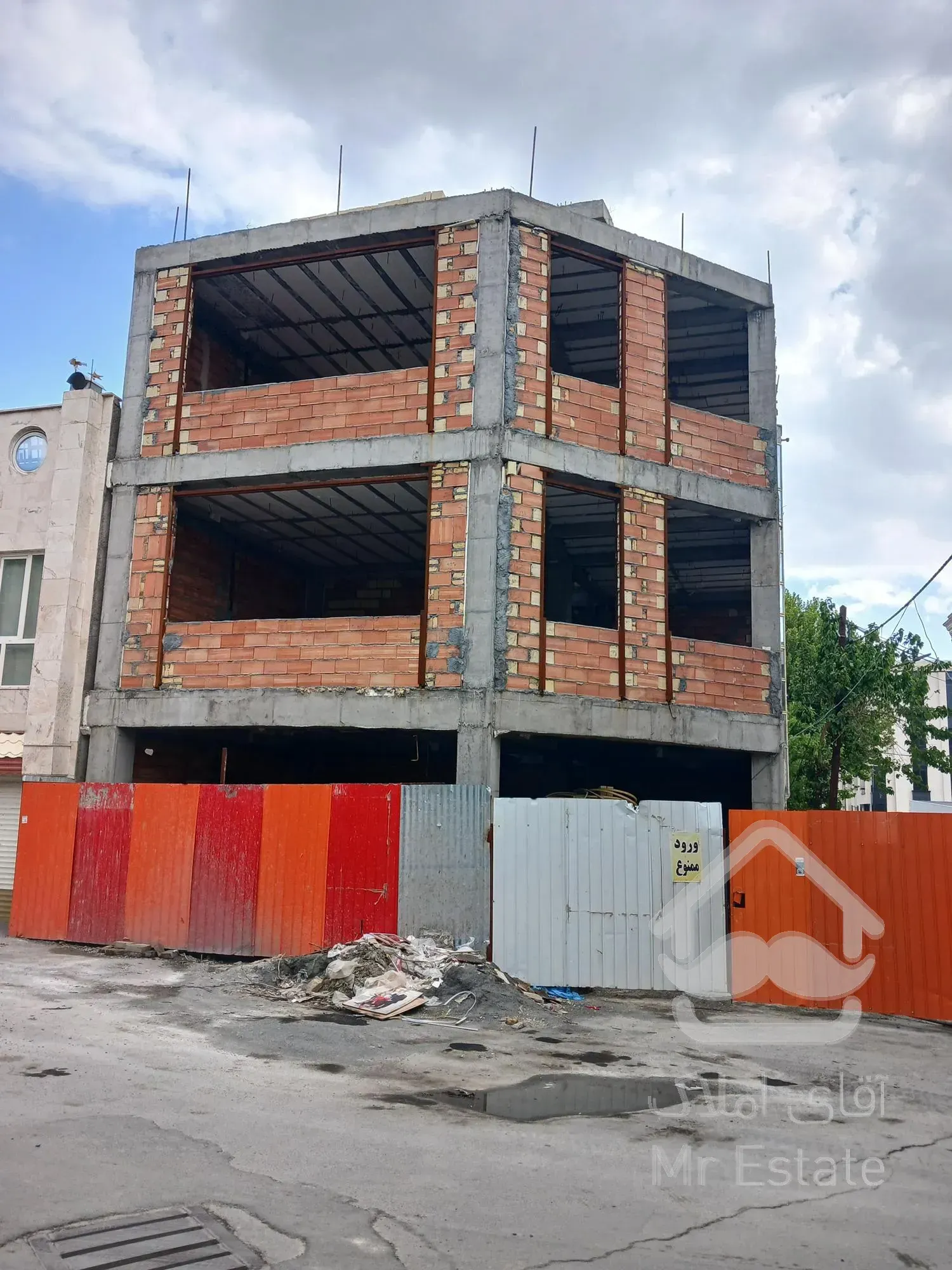 فروش دو طبقه و پیلوت ۹۵ متر زمین ۱۹۰ متر بنا محدوده خرم