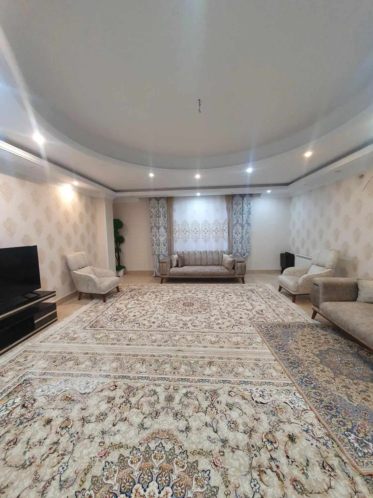 اجاره آپارتمان ۱۴۵ متر سه خوابه شخصی ساز شهرک راه آهن بنفشه