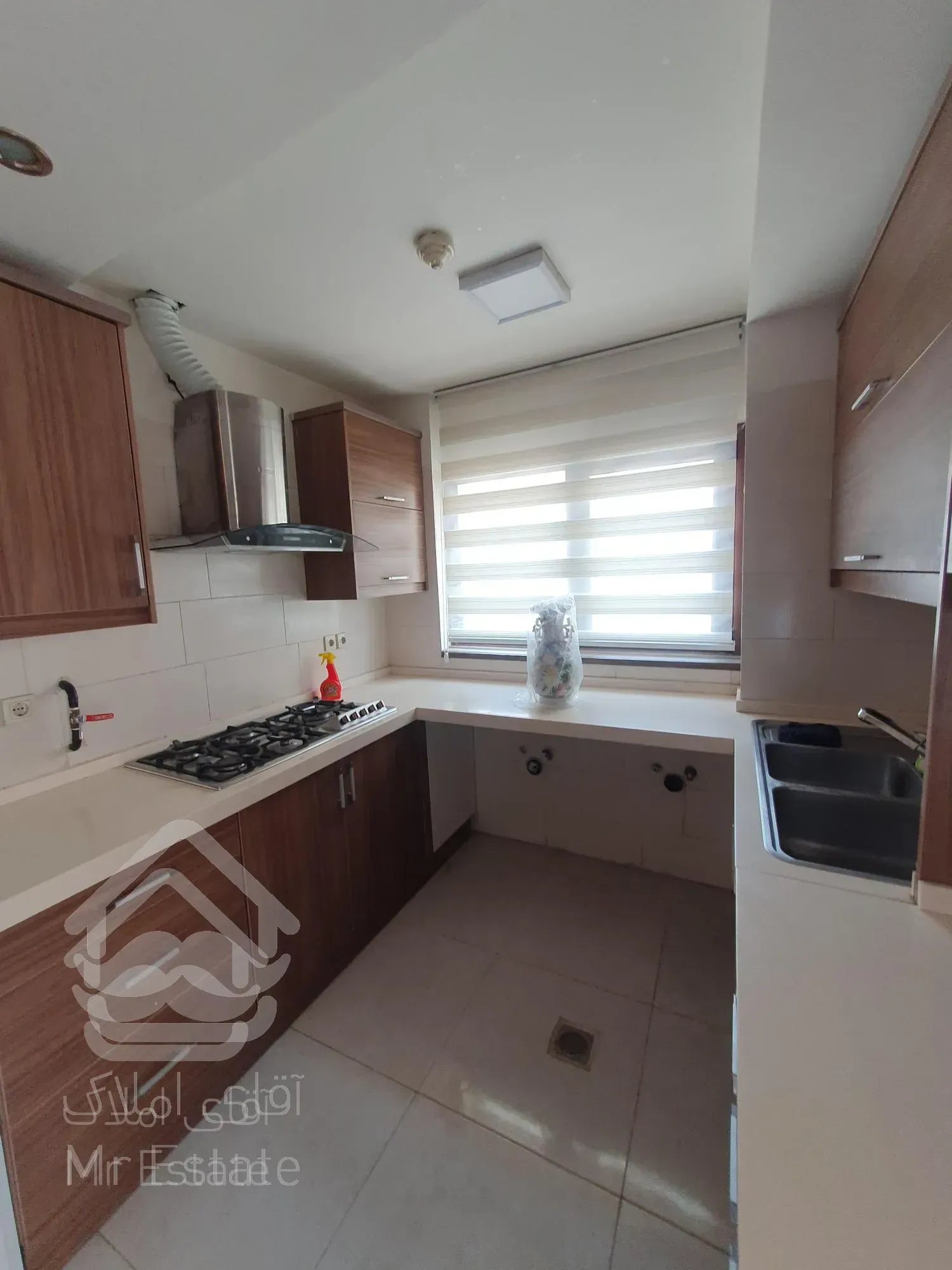 اجاره آپارتمان ۱۴۰ متر یه خوابه برجهای آفتاب ۲۲