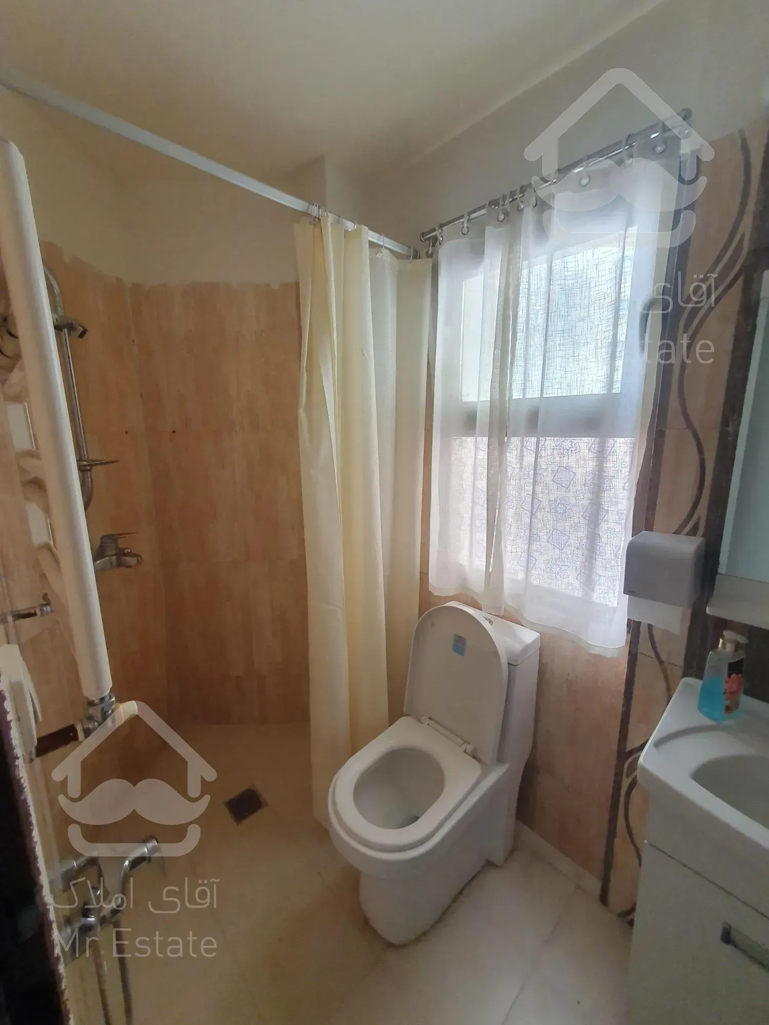 اجاره آپارتمان ۱۴۰ متر یه خوابه برجهای آفتاب ۲۲