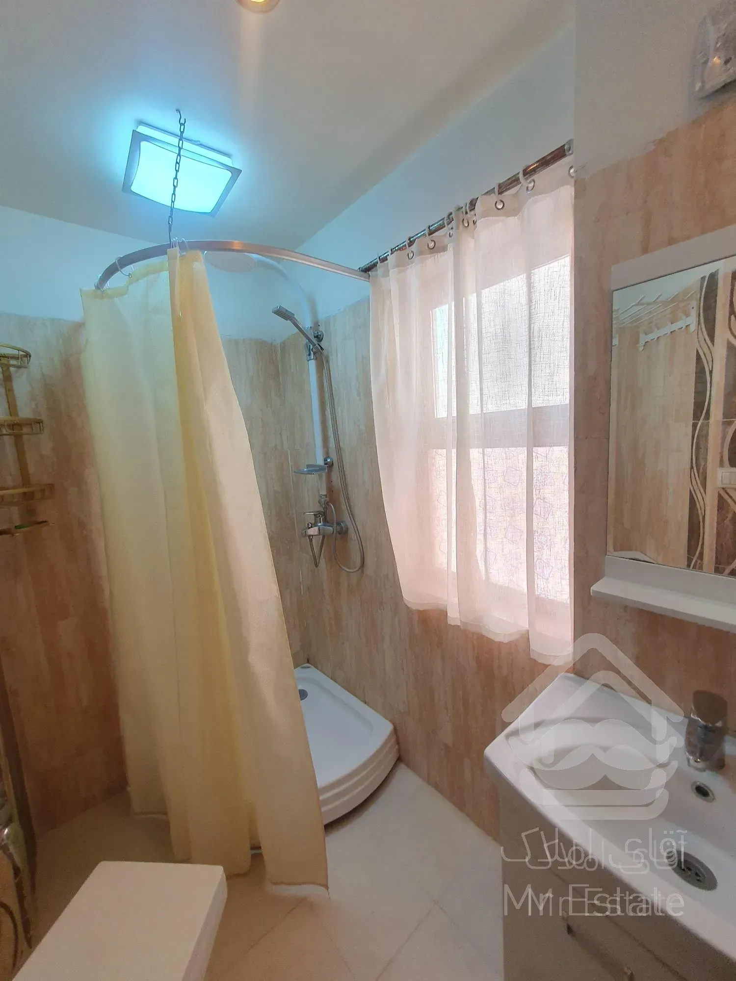 اجاره آپارتمان ۱۴۰ متر یه خوابه برجهای آفتاب ۲۲