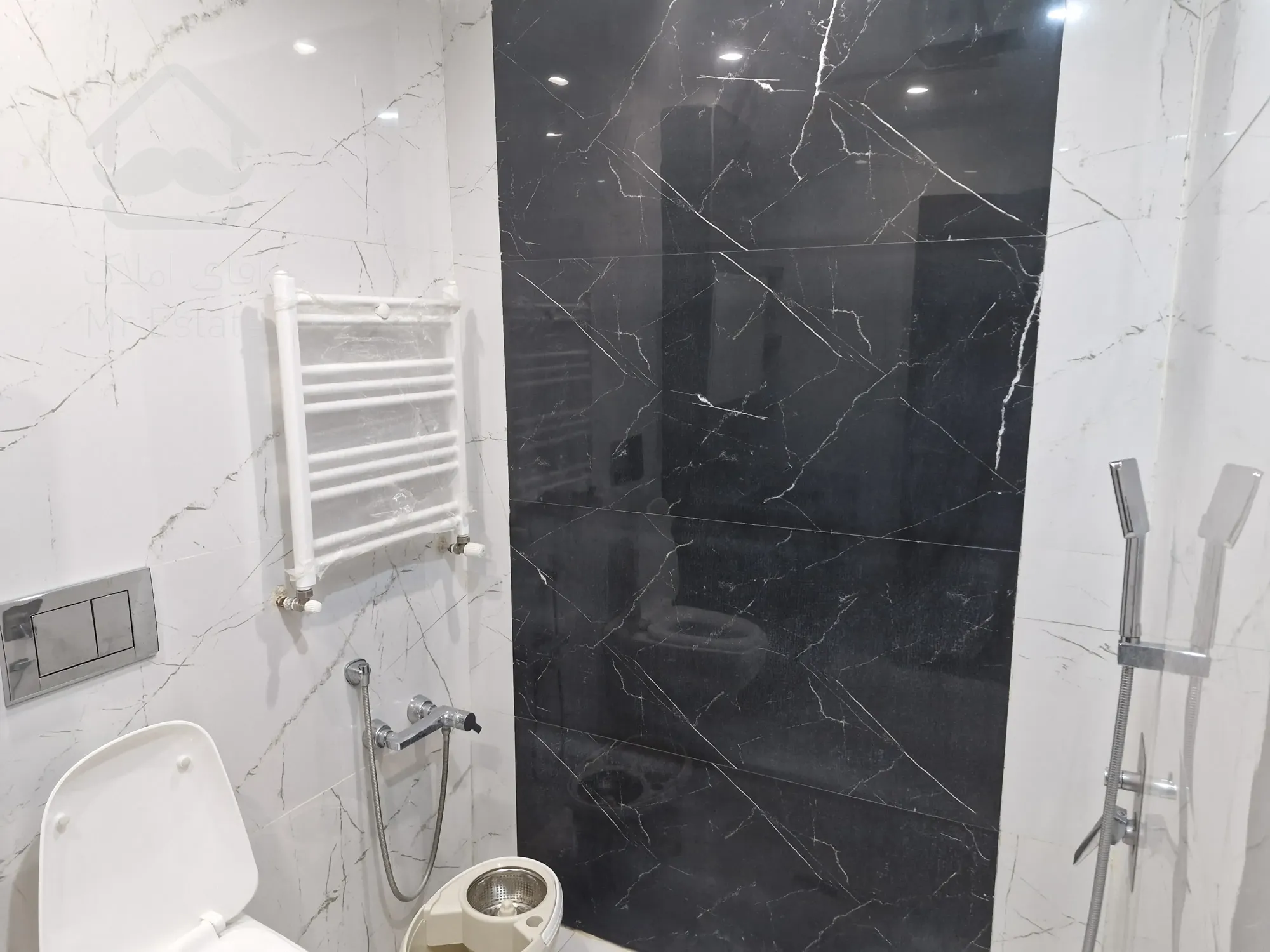 220 متری فرشته