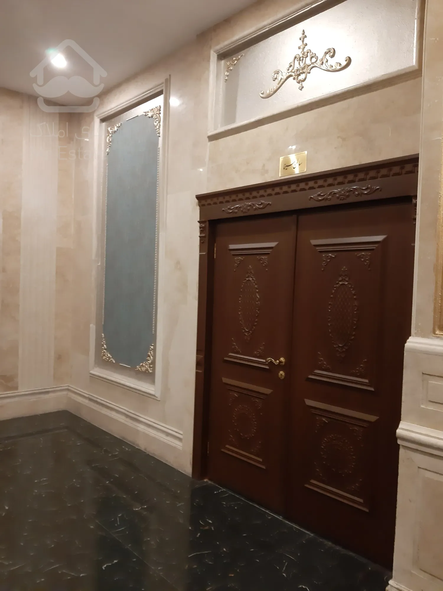 فروش آپارتمان سه خوابه 177 متری در هروی با امکانات فول هتلینگ