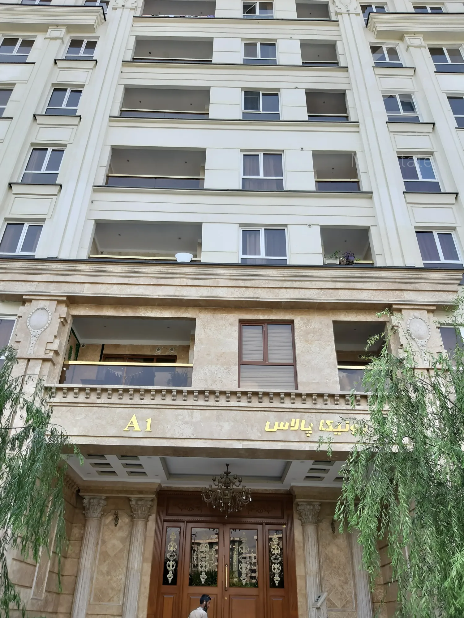 فروش آپارتمان سه خوابه 177 متری در هروی با امکانات فول هتلینگ