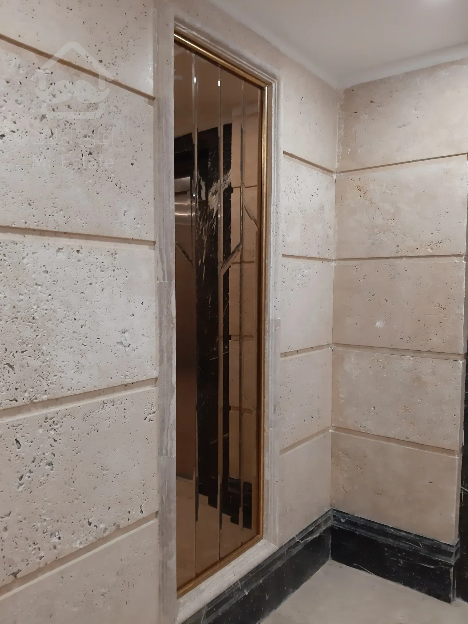 102 متری دوخوابه در برج فول امکانات