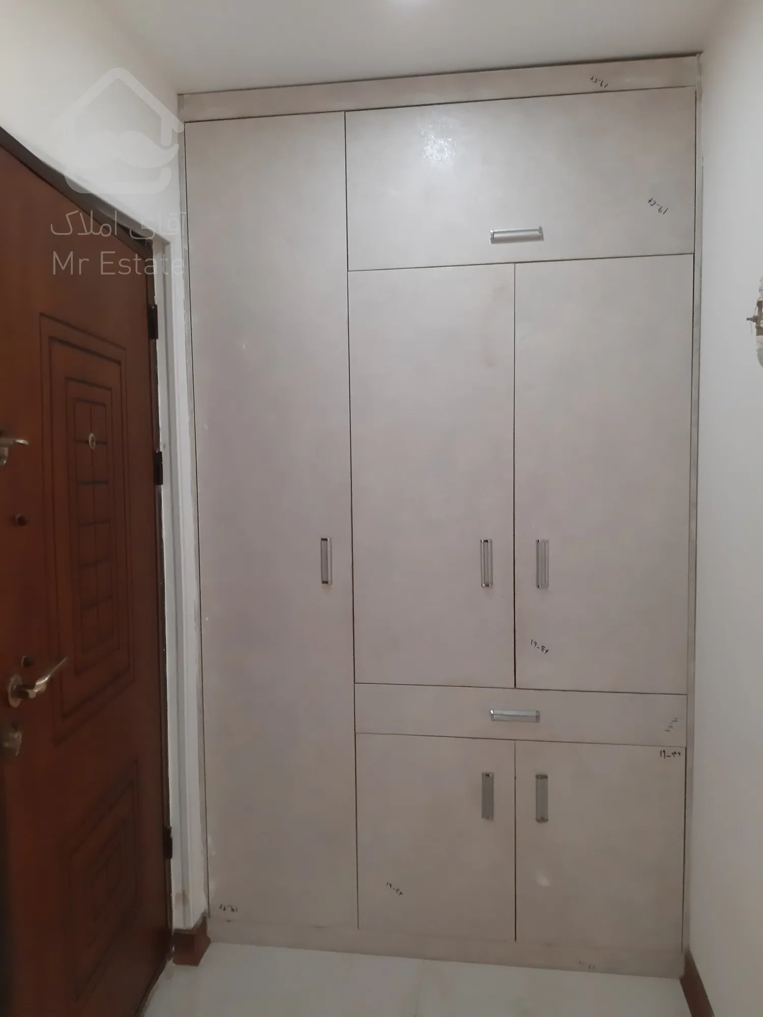 فروش آپارتمان سه خوابه 195 متری در طبقه اول برج رونیکاپالاس مژده