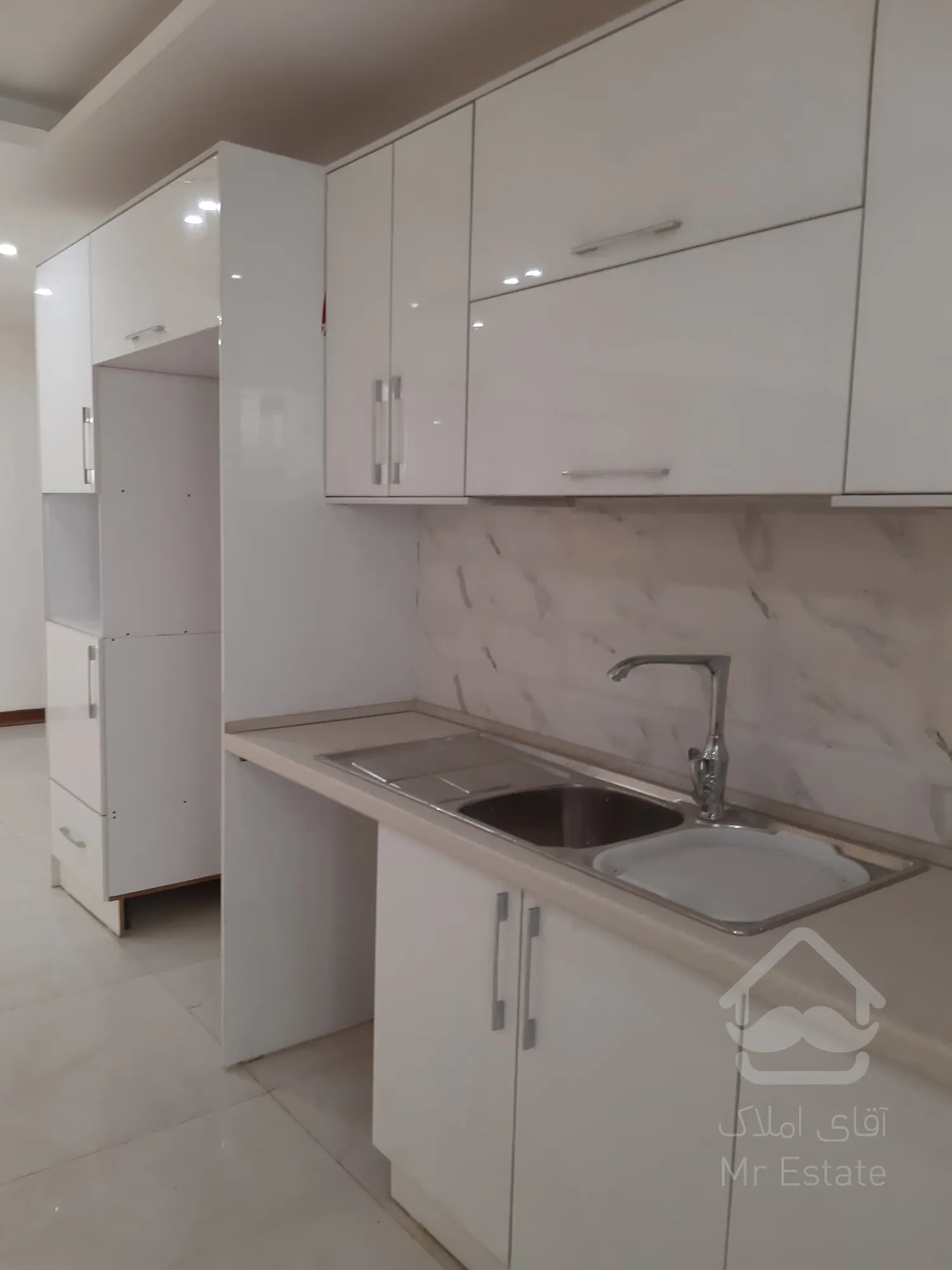 102 متری دوخوابه در برج فول امکانات