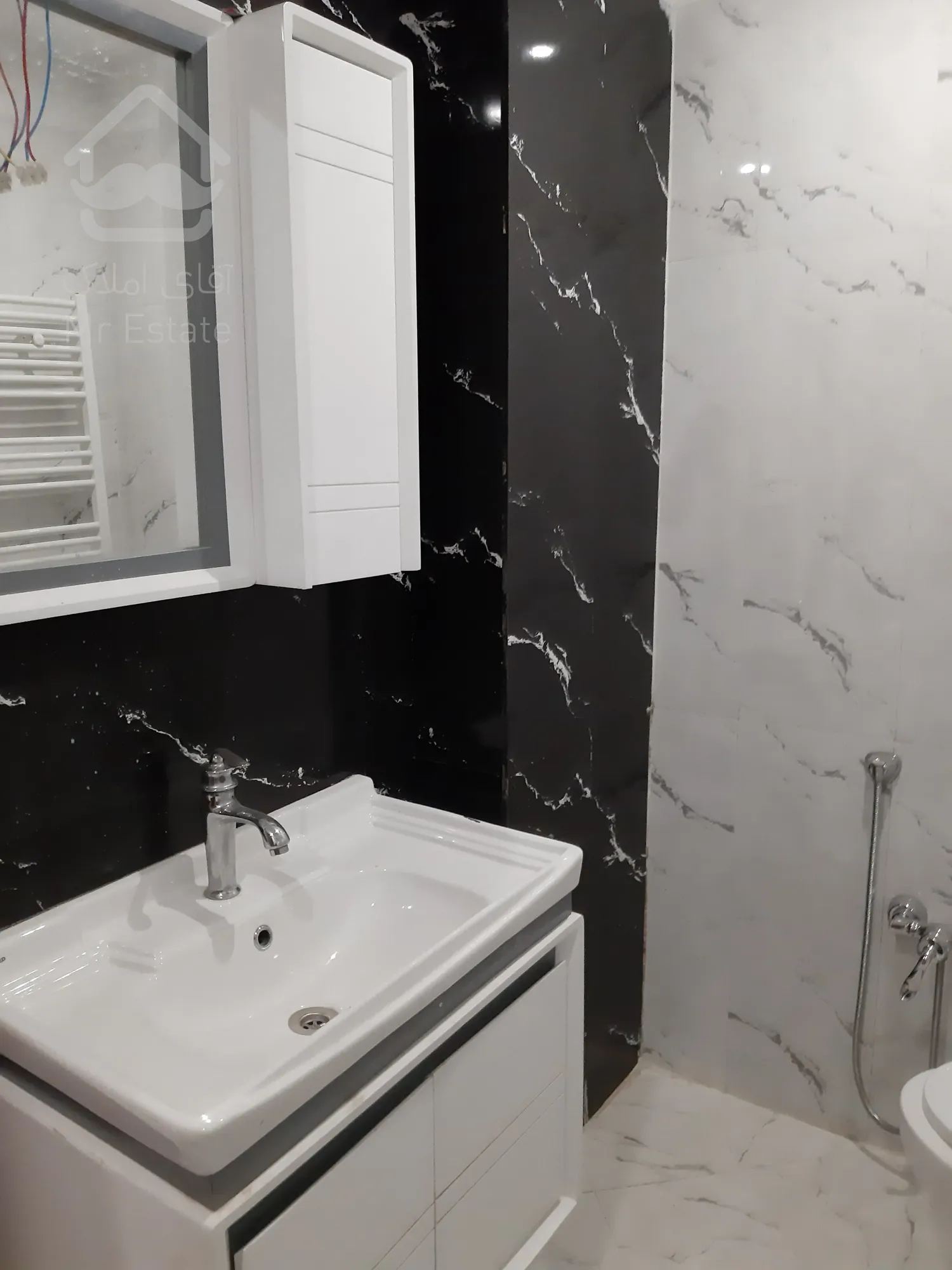 فروش آپارتمان سه خوابه 195 متری در برج شاهنشین هروی