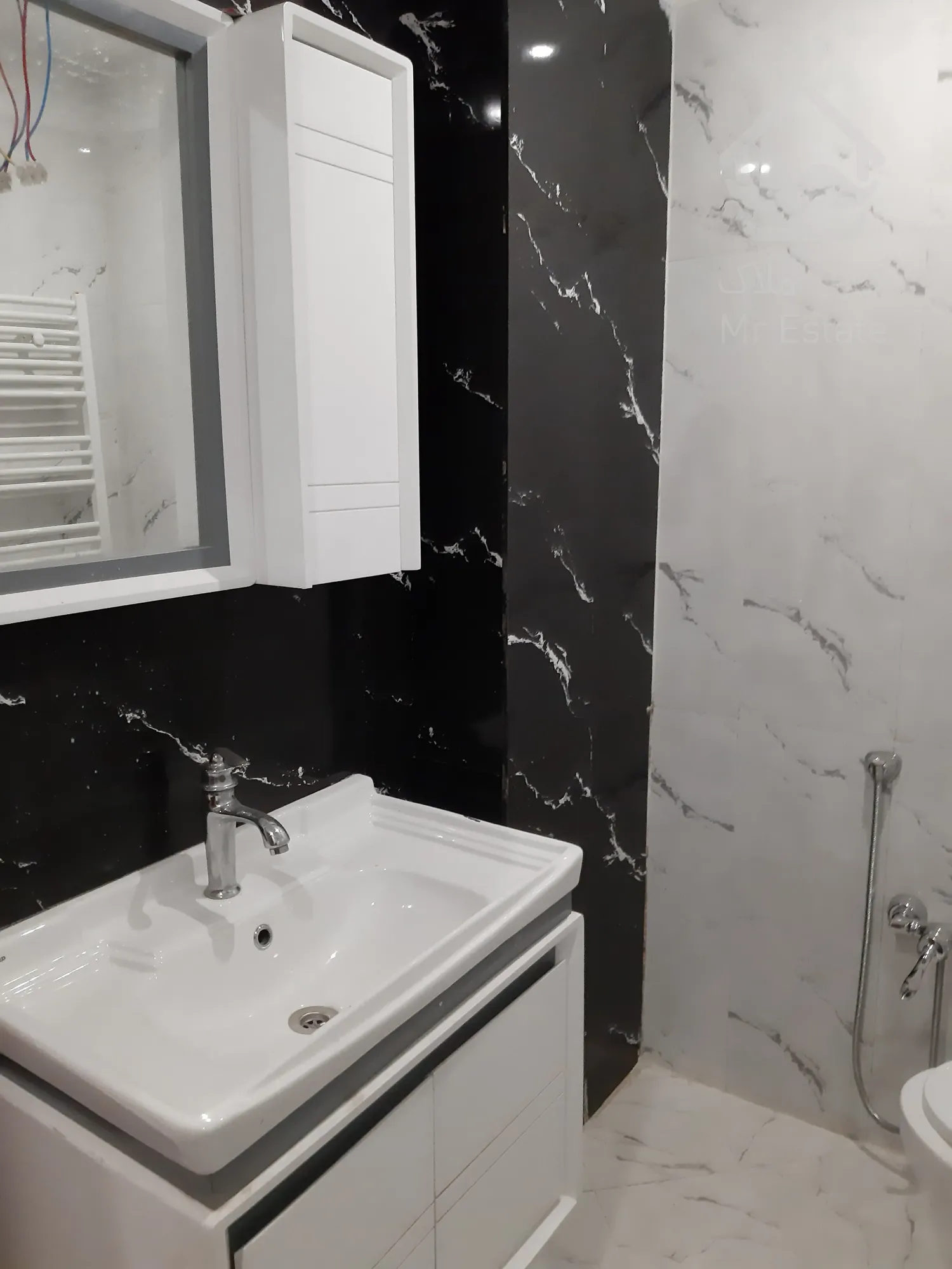 فروش آپارتمان 195 متری سه خوابه با 60 متری پاسیوی اختصاصی