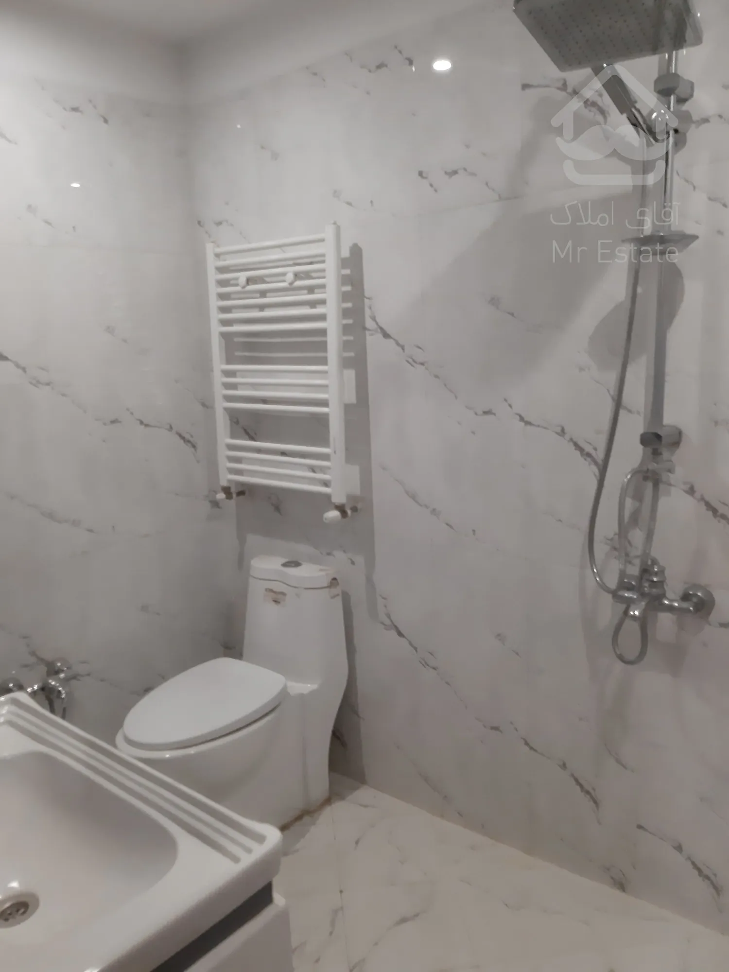 فروش آپارتمان 195 متری سه خوابه در برج لوکس رونیکاپالاس هروی