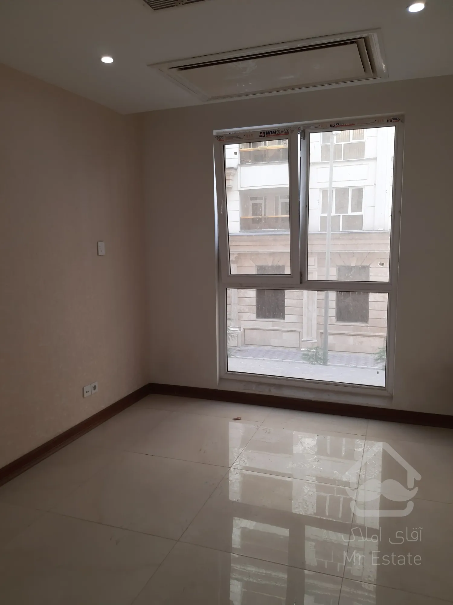 پیش فروش آپارتمان سه خوابه در برج فول امکانات رونیکاپالاس هروی با 60 متری پاسیوی اختصاصی