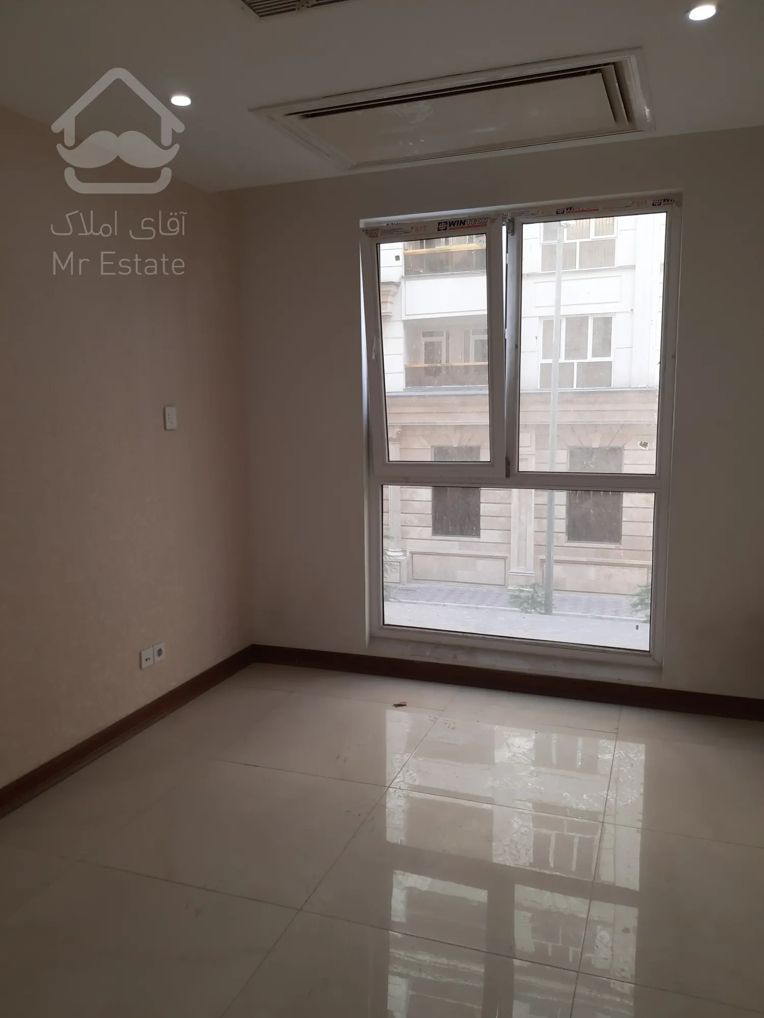 فروش آپارتمان سه خوابه 195 متری در طبقه اول برج رونیکاپالاس مژده