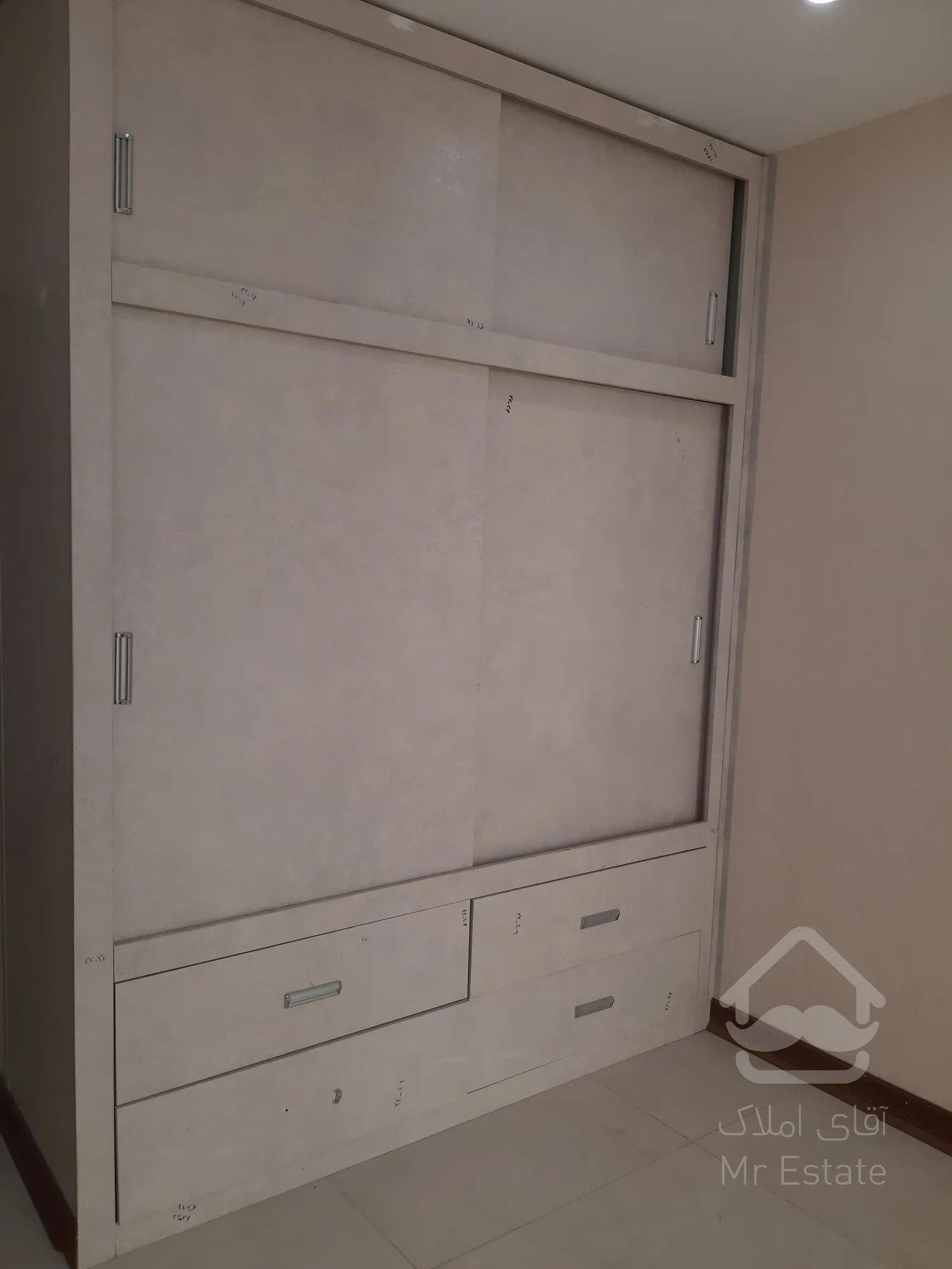 فروش آپارتمان سه خوابه 177 متری در هروی با امکانات فول هتلینگ