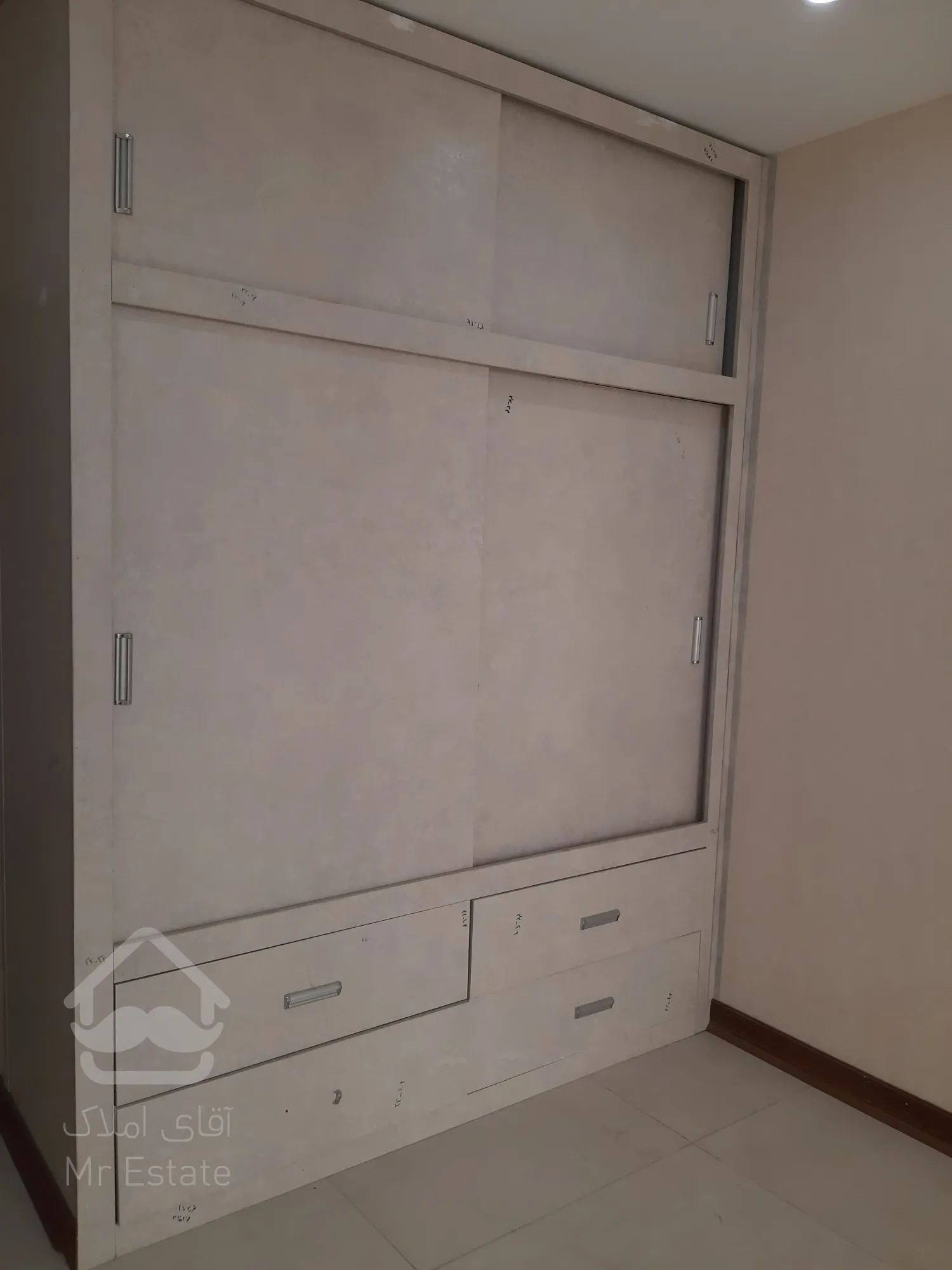 فروش آپارتمان سه خوابه فول امکانات با 60 متر پاسیوی اختصاصی