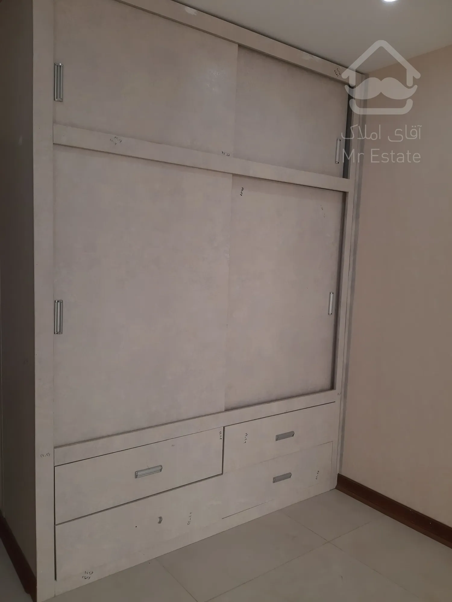 فروش آپارتمان سه خوابه 195 متری در طبقه اول برج رونیکاپالاس مژده