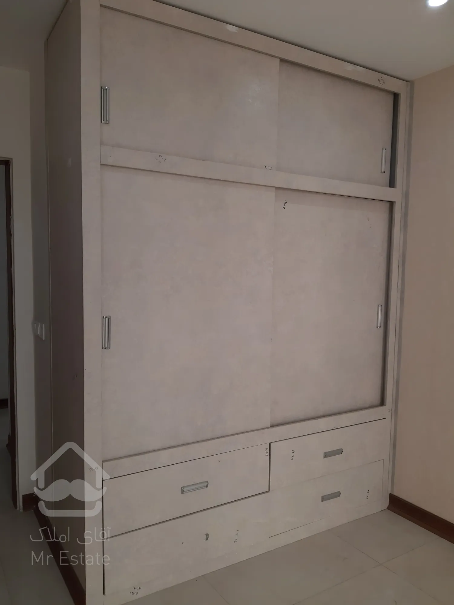 آپارتمان سه خوابه لوکس در برج شاهنشین رونیکاپالاس هروی