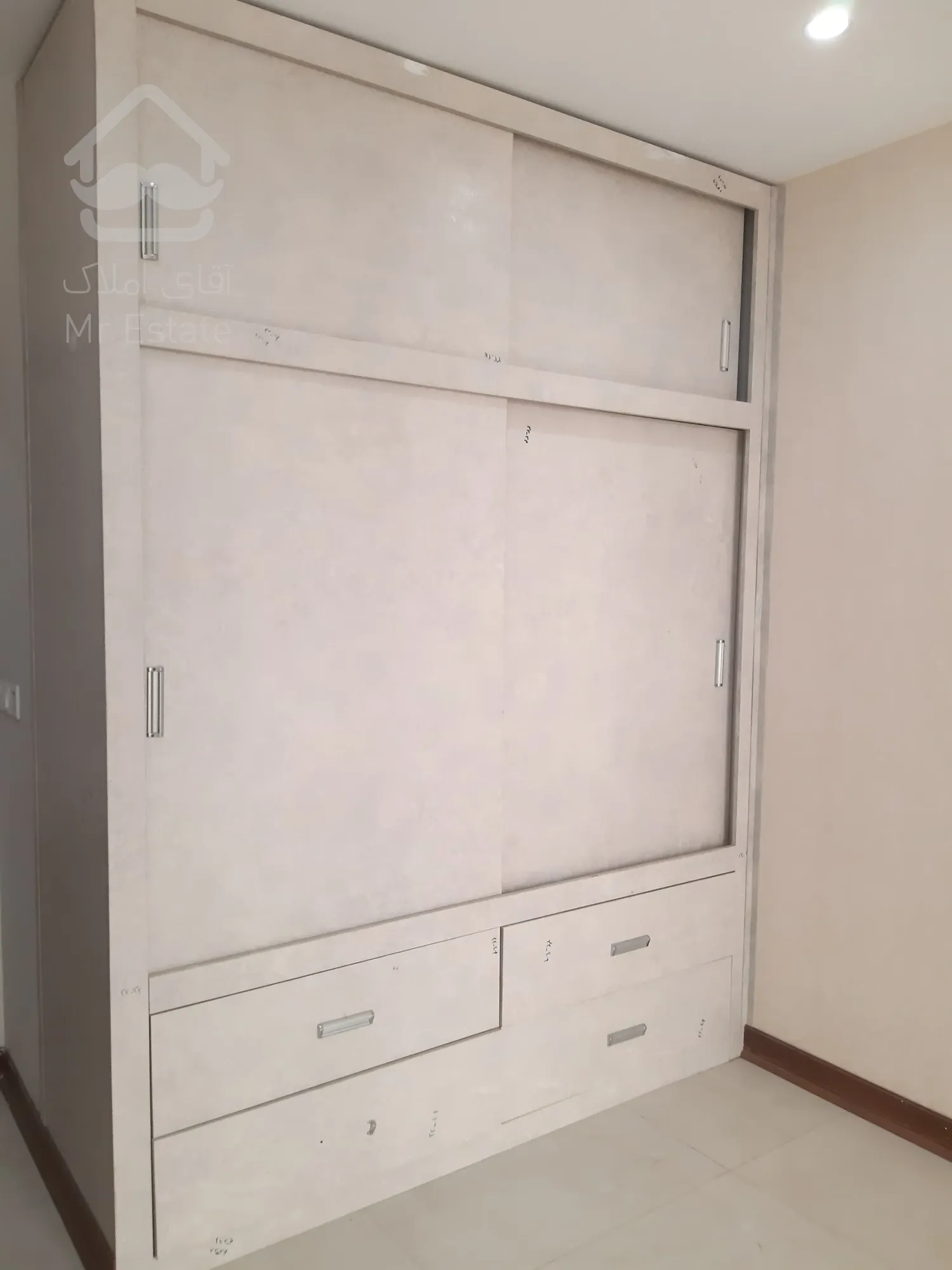 فروش آپارتمان 195 متری سه خوابه با 60 متری پاسیوی اختصاصی