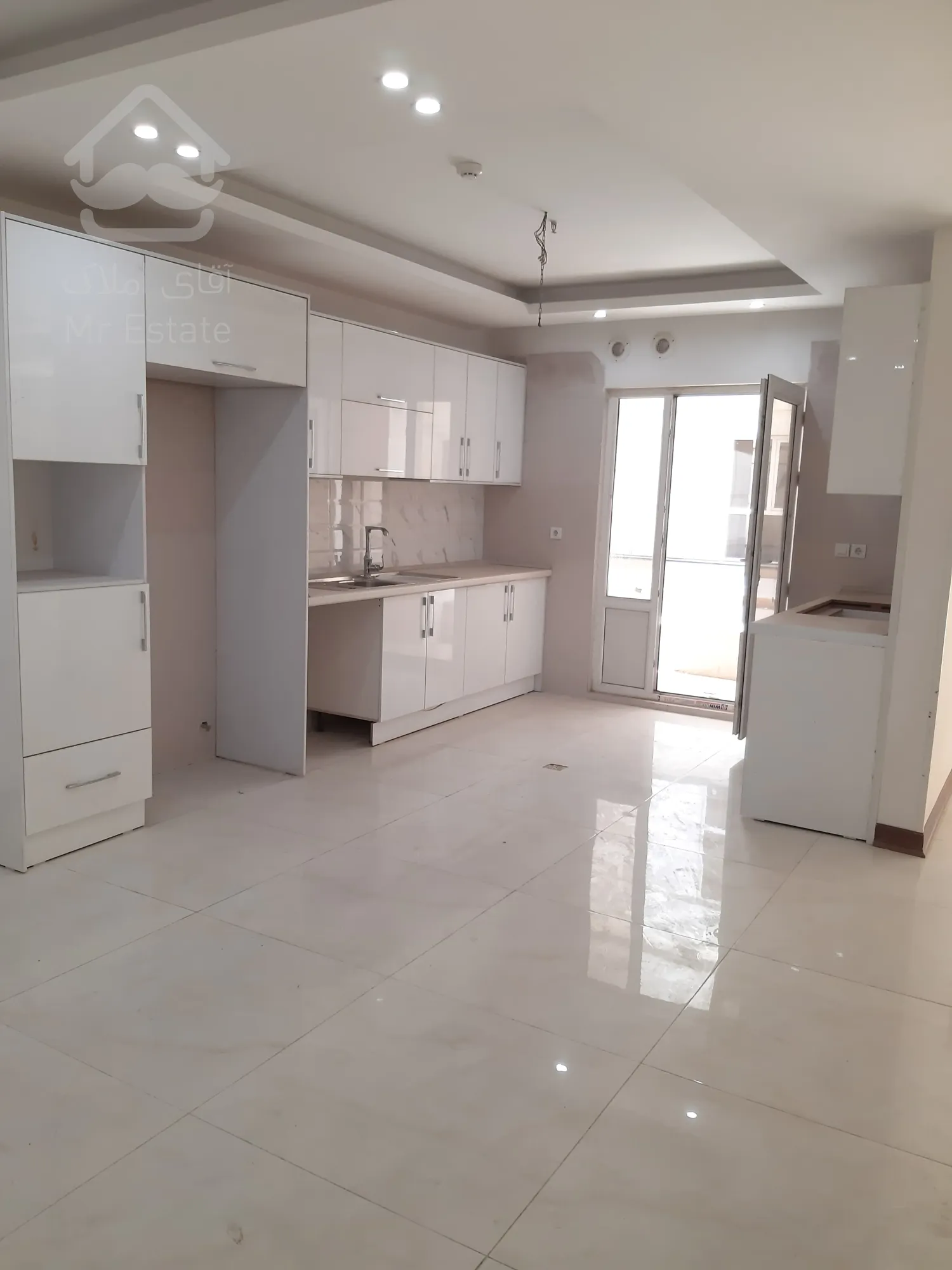 فروش آپارتمان سه خوابه فول امکانات در برج مجلل رونیکاپالاس هروی