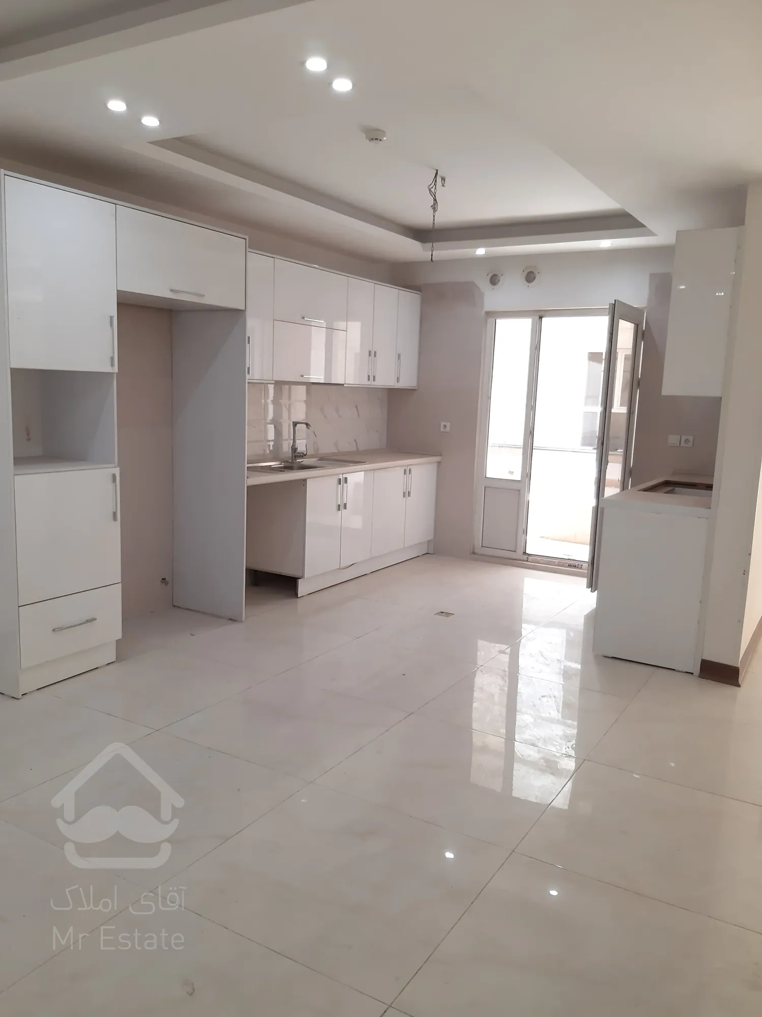 فروش آپارتمان 195 متری سه خوابه مستر و لاندری روم در برج فول امکانات رونیکاپالاس