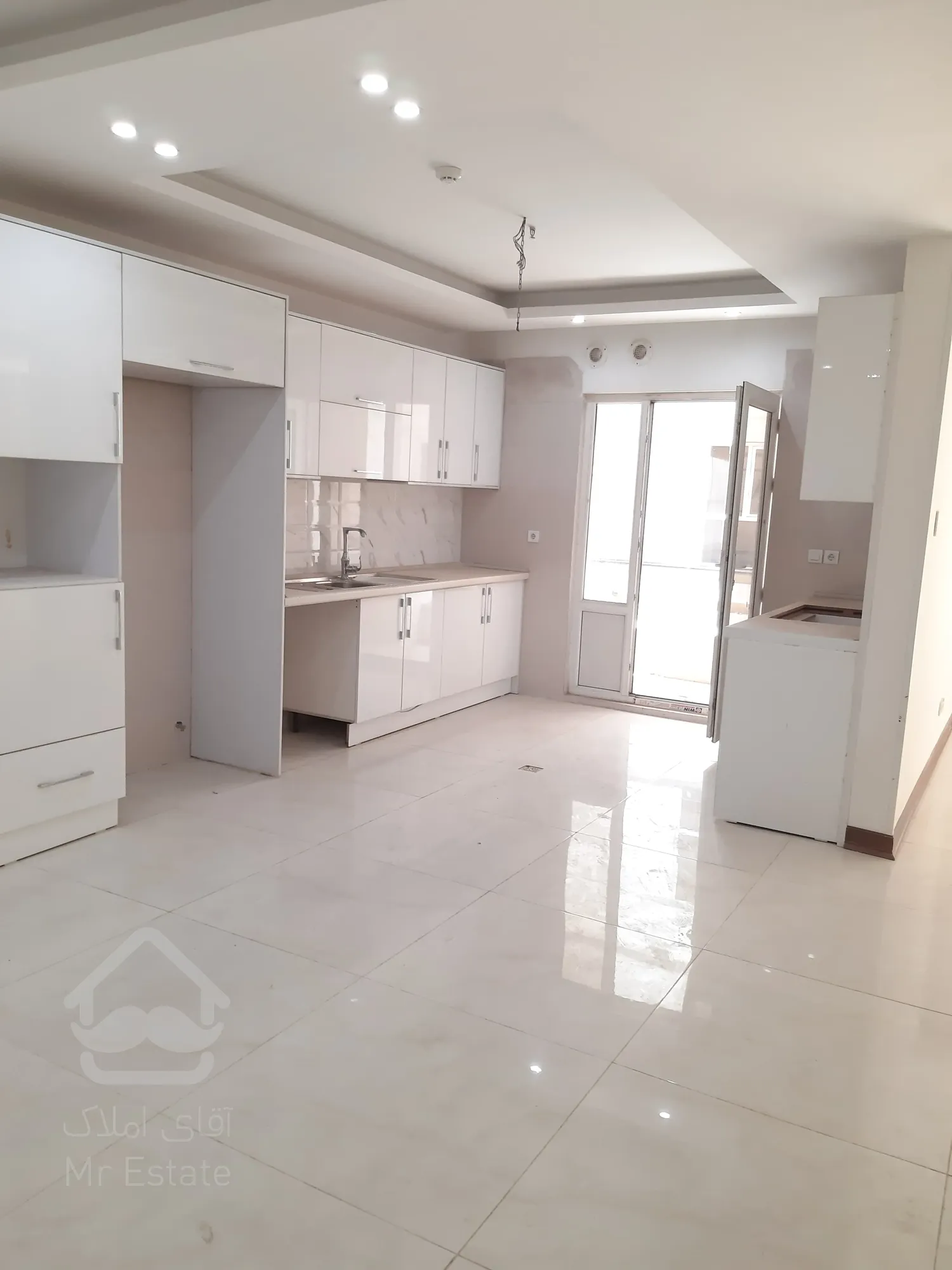 فروش آپارتمان سه خوابه 177 متری در هروی با امکانات فول هتلینگ