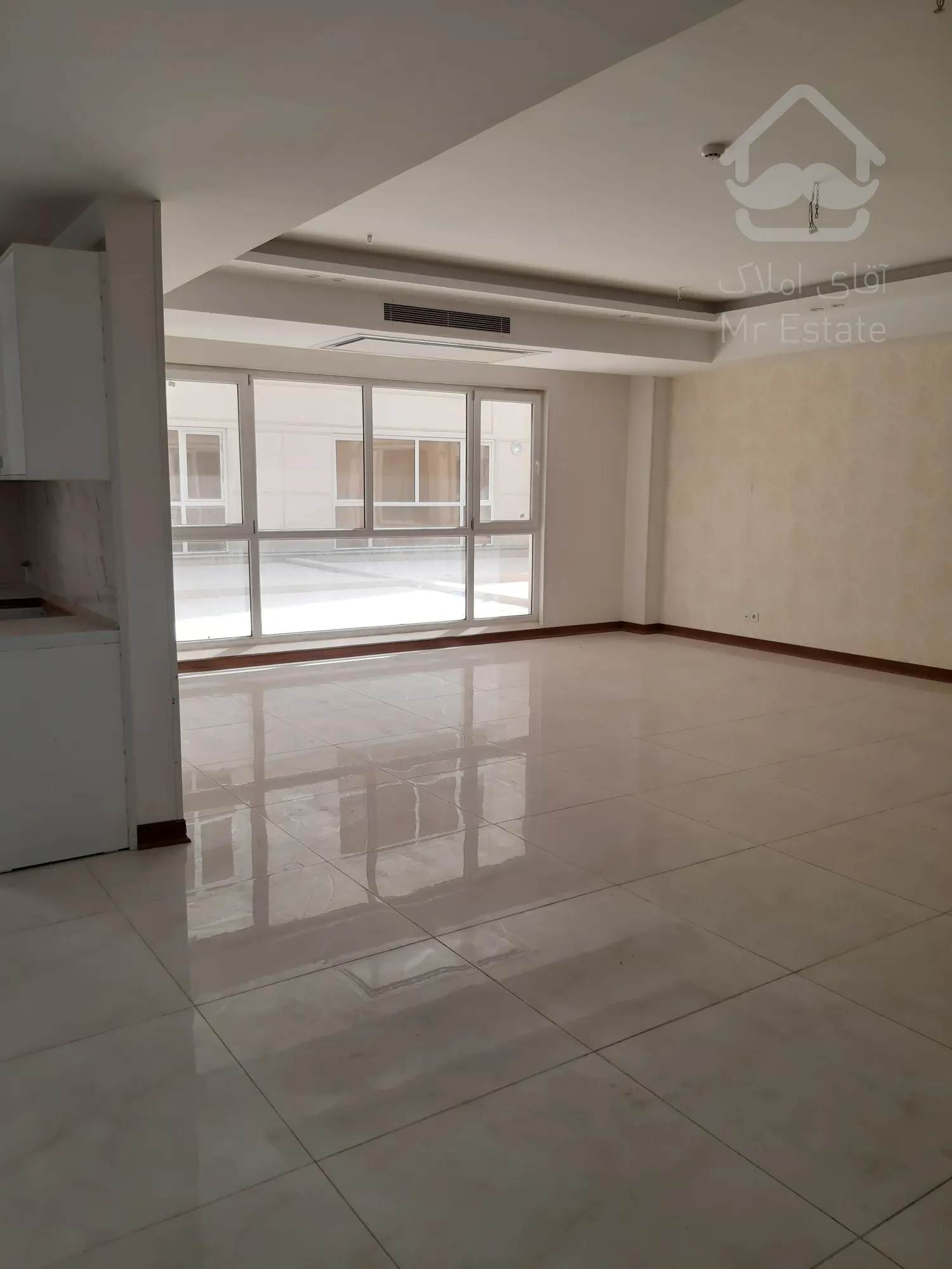 فروش آپارتمان سه خوابه 195 متری در طبقه اول برج رونیکاپالاس مژده