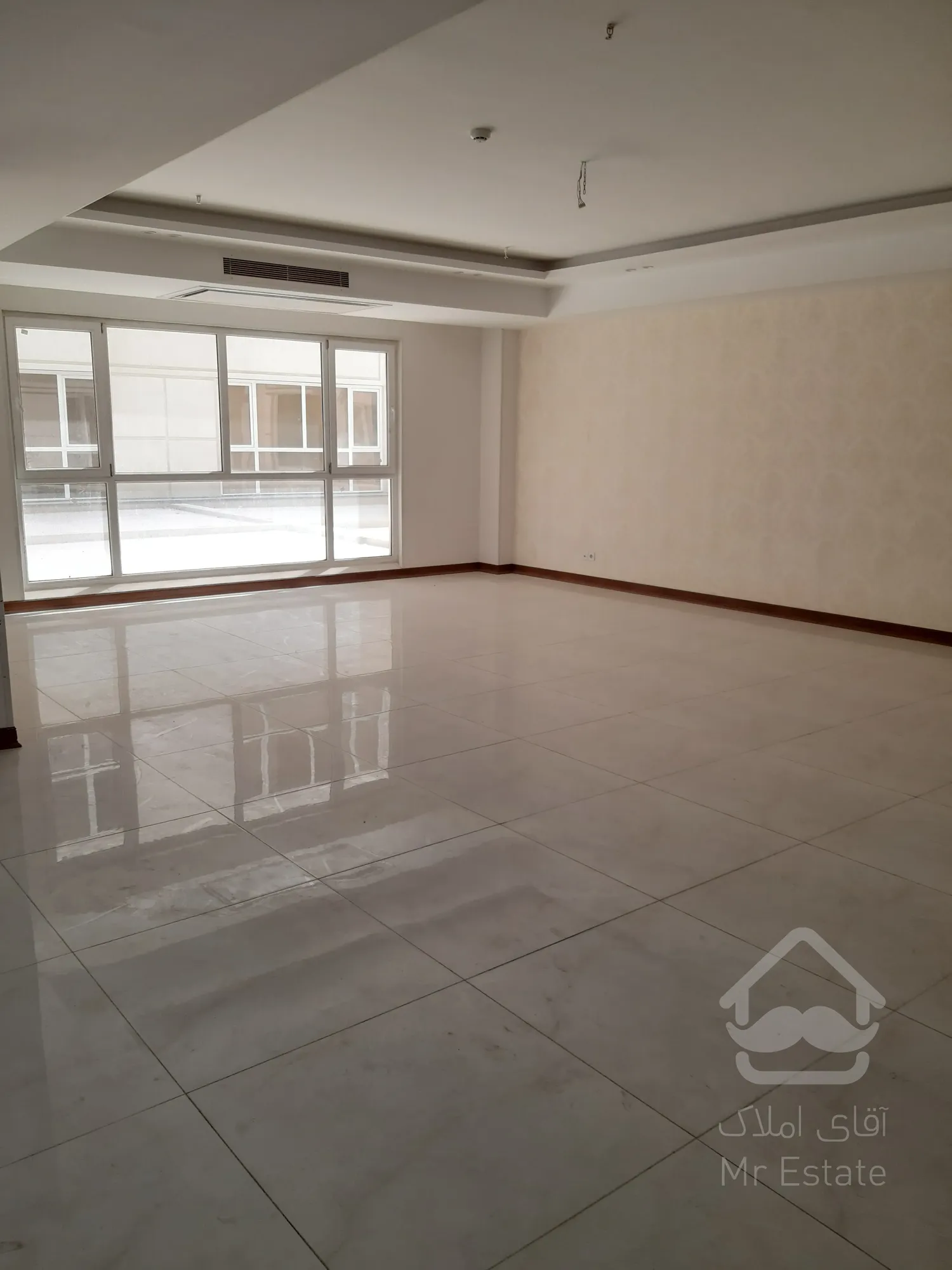 فروش آپارتمان 195 متری سه خوابه مستر و لاندری روم در برج فول امکانات رونیکاپالاس