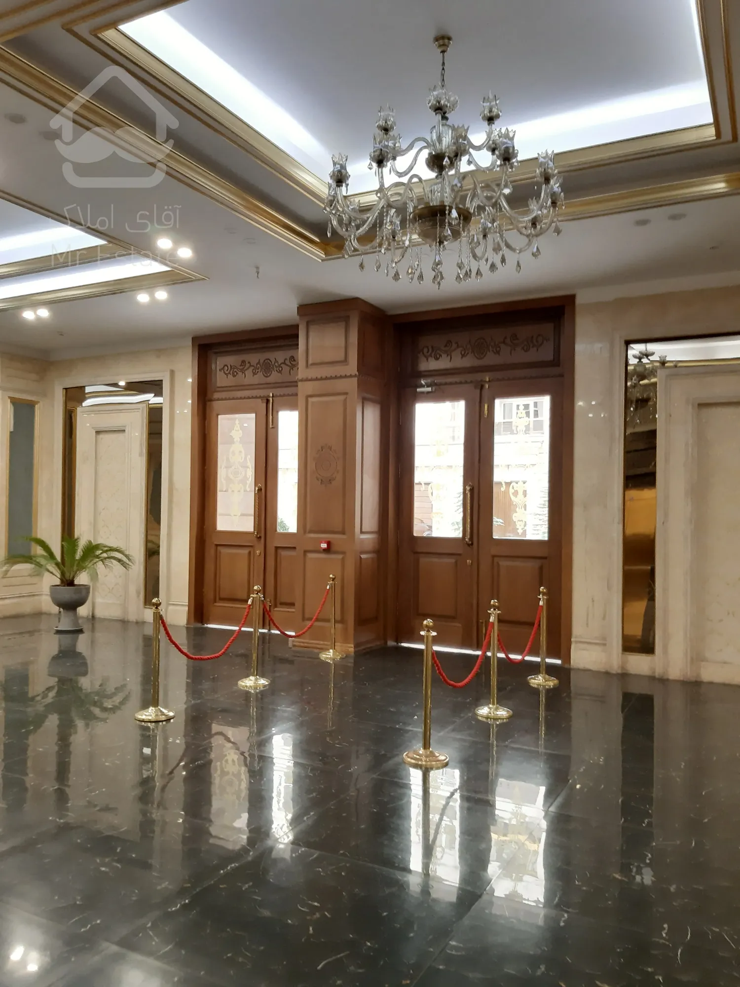 فروش آپارتمان 195 متری سه خوابه مستر و لاندری روم در برج فول امکانات رونیکاپالاس