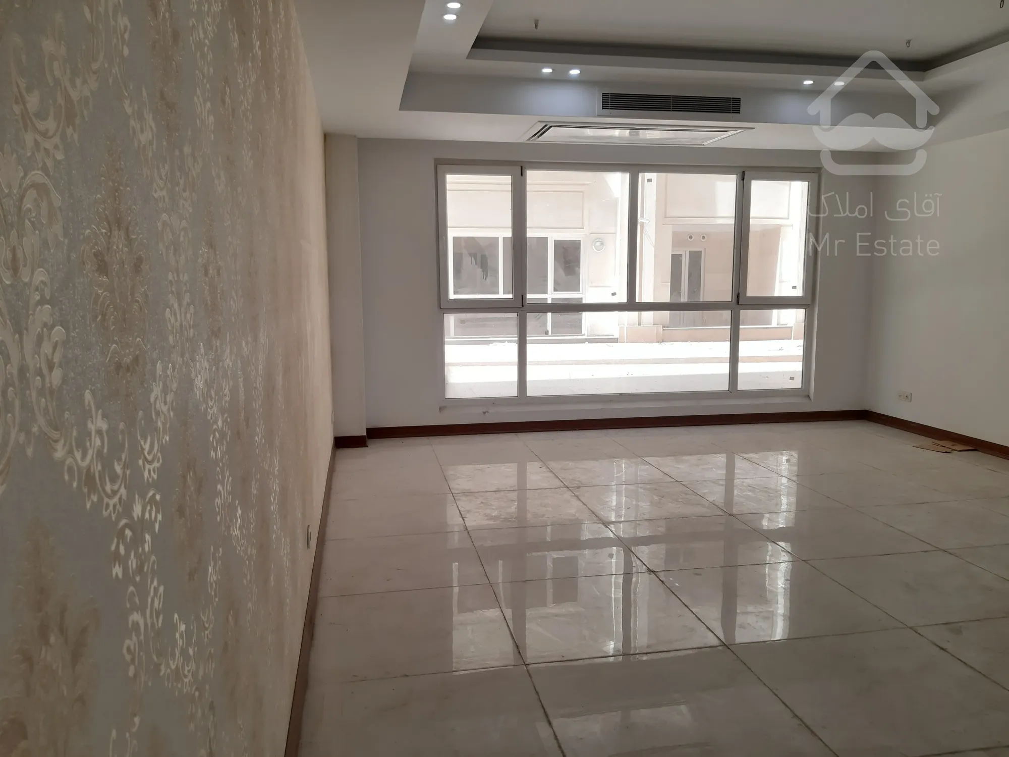 فروش آپارتمان 195 متری سه خوابه مستر و لاندری روم در برج فول امکانات رونیکاپالاس