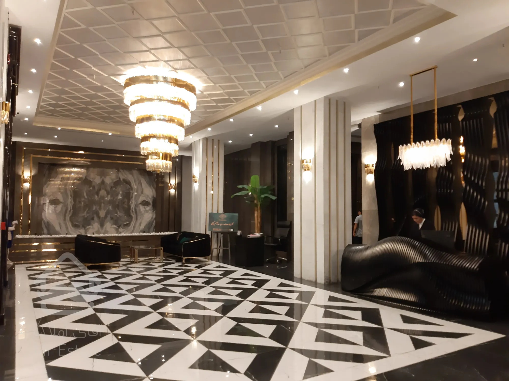 پیش فروش آپارتمان سه خوابه سوپرلوکس برج رونیکاپالاس لاله