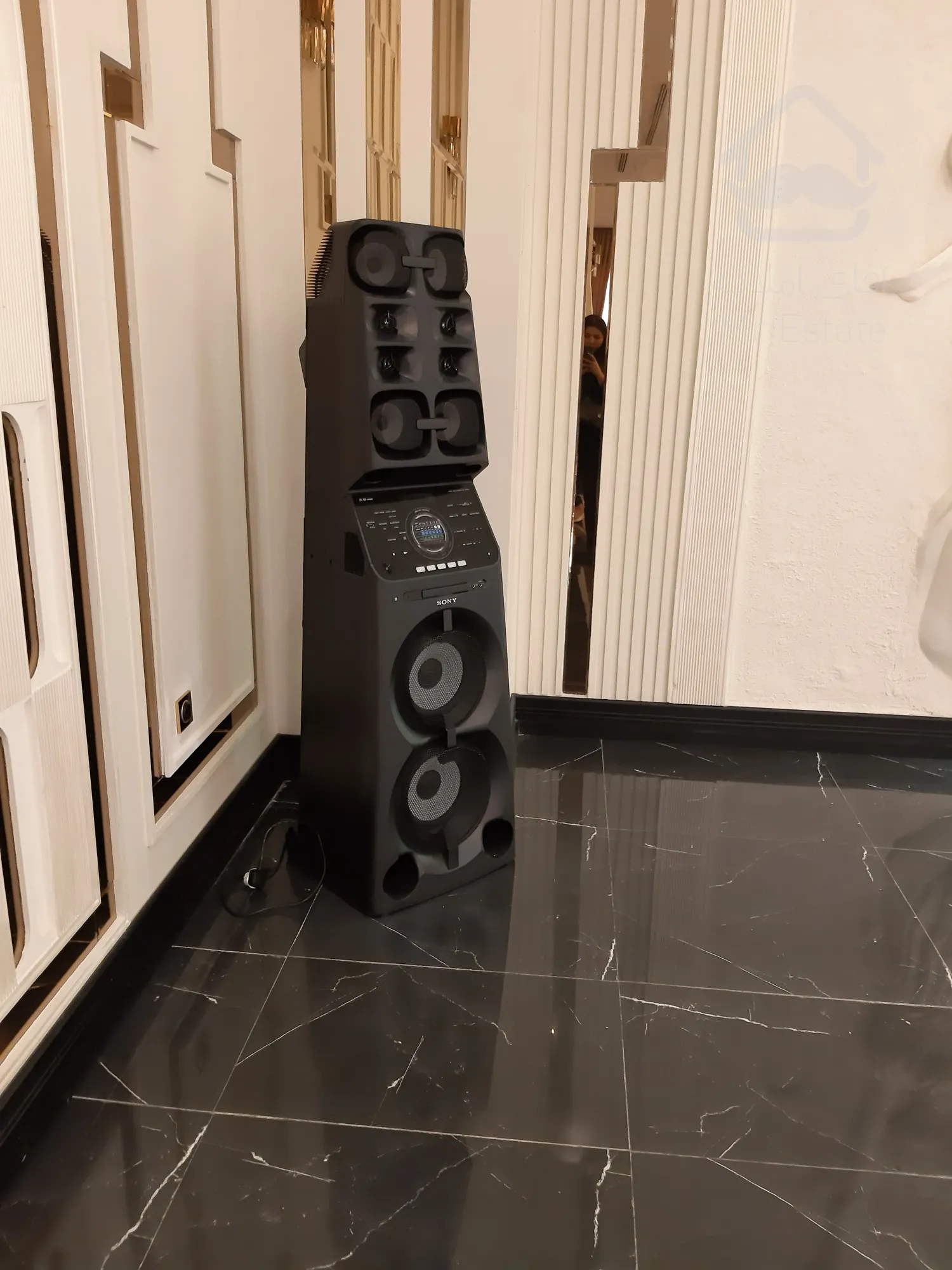 پیش فروش آپارتمان لوکس 230 متری رونیکاپالاس حاج رحیم قربانی در منطقه یک