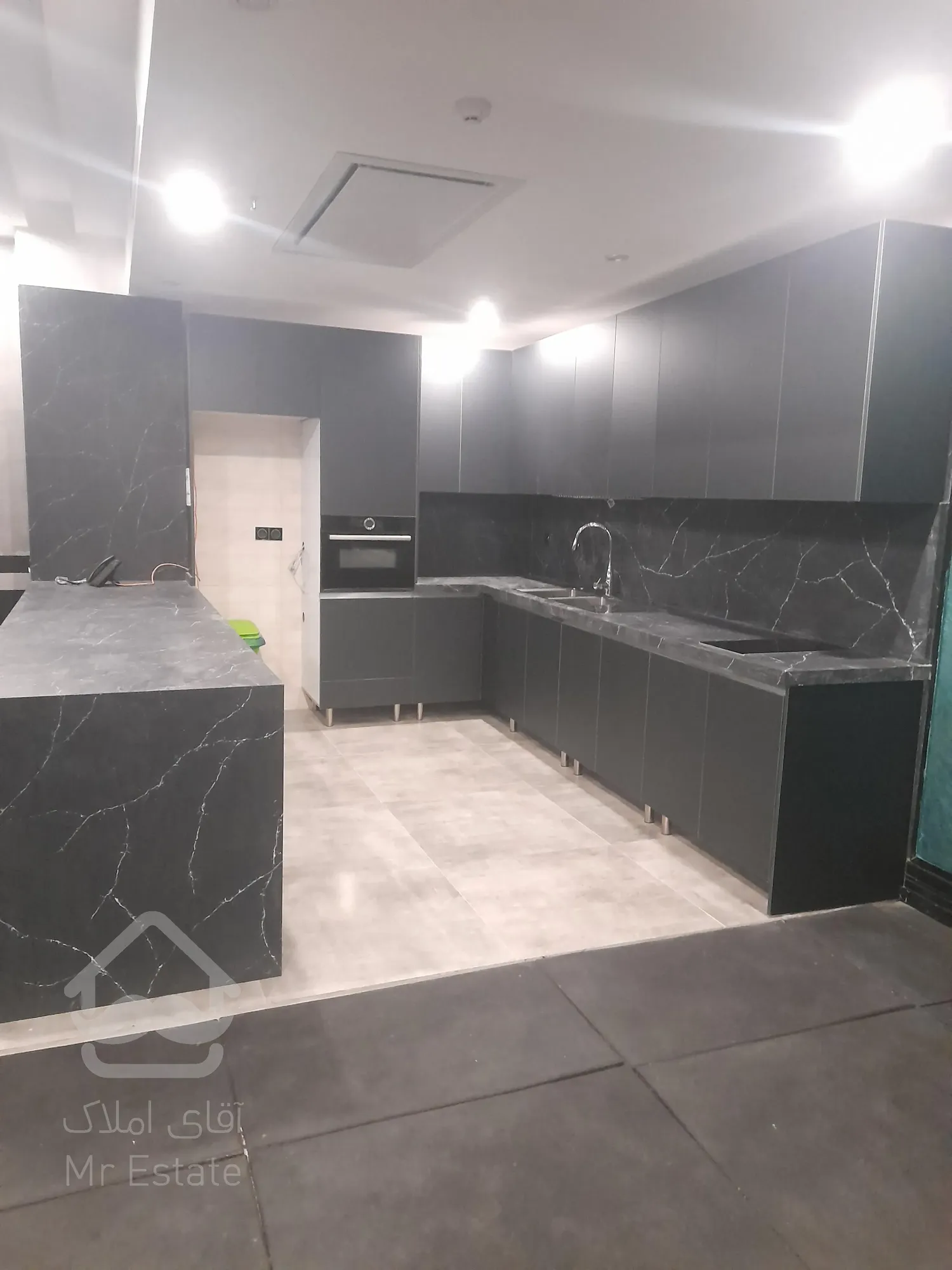 پیش فروش واحد مسکونی 121 متری در نارمک