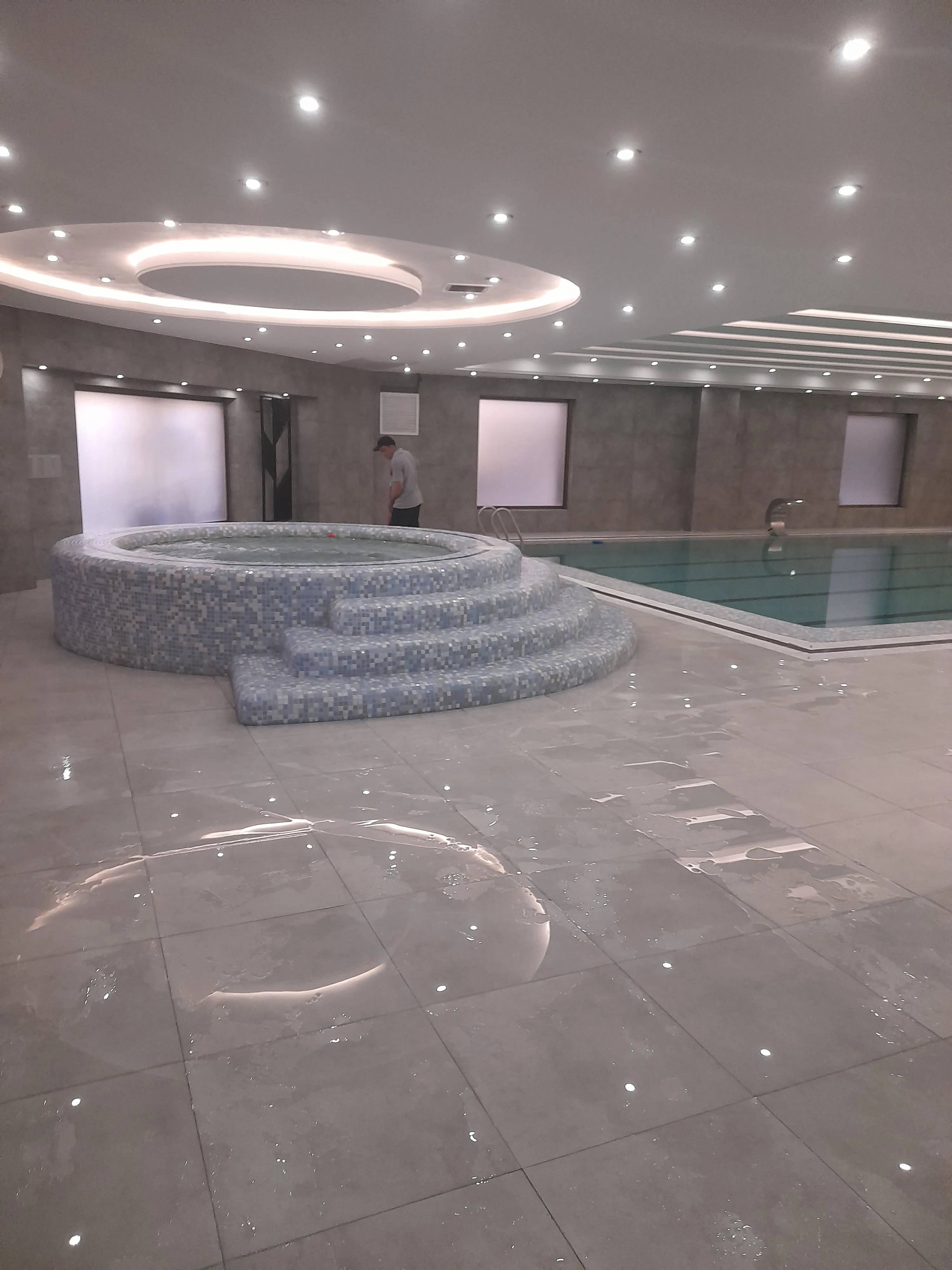 پیش فروش آپارتمان مسکونی 122 متری با اقساط 40 ماهه در منطقه نارمک