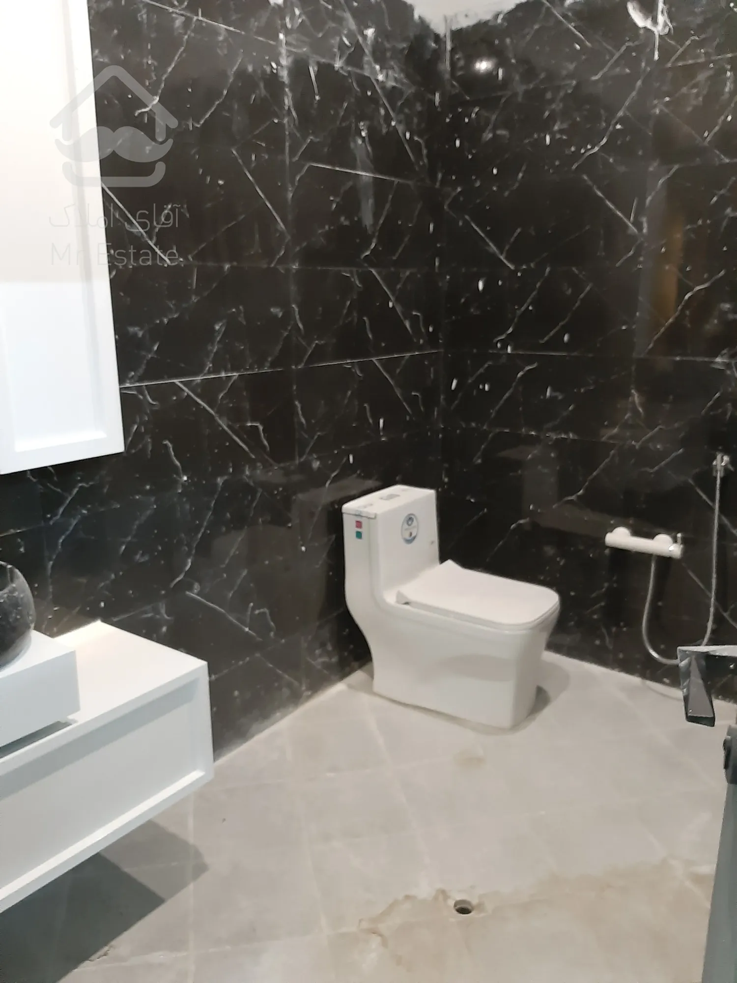 فروش واحد اداری 127 متری در برج رونیکاپالاس غروی