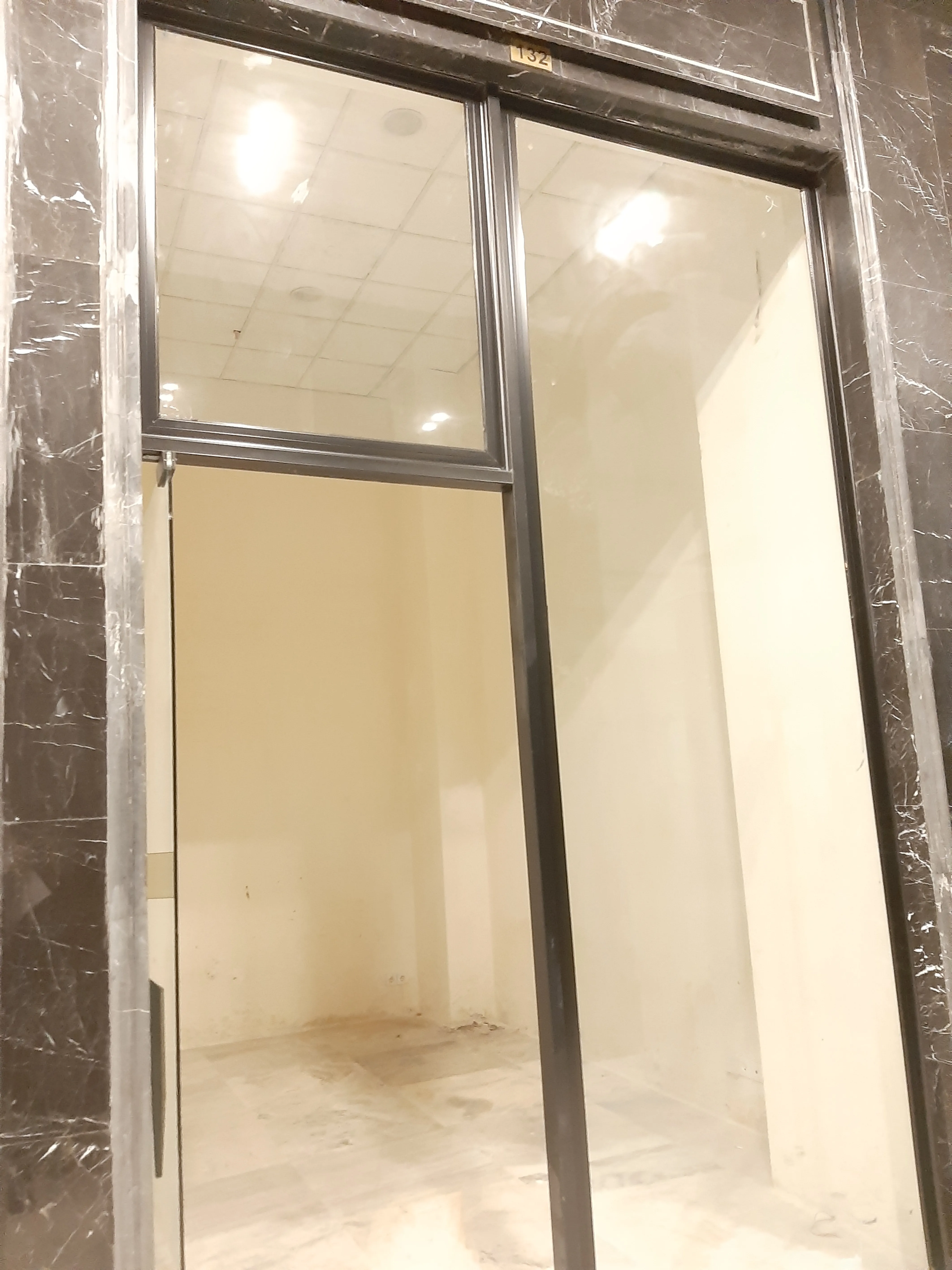 فروش مغازه در رونیکا مال پاسداران با شرایط پرداخت اقساط