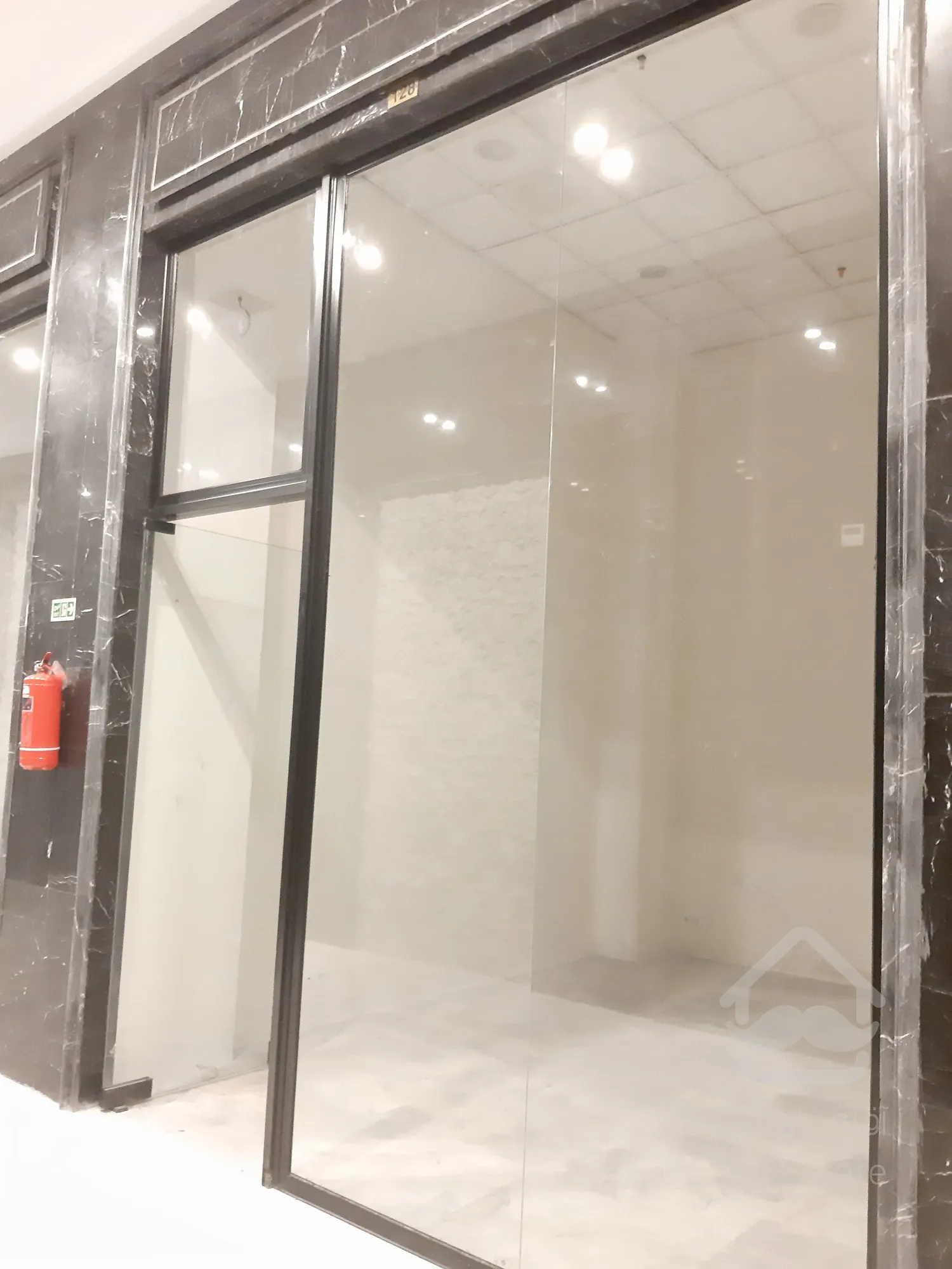 اجاره مغازه در رونیکا مال هروی