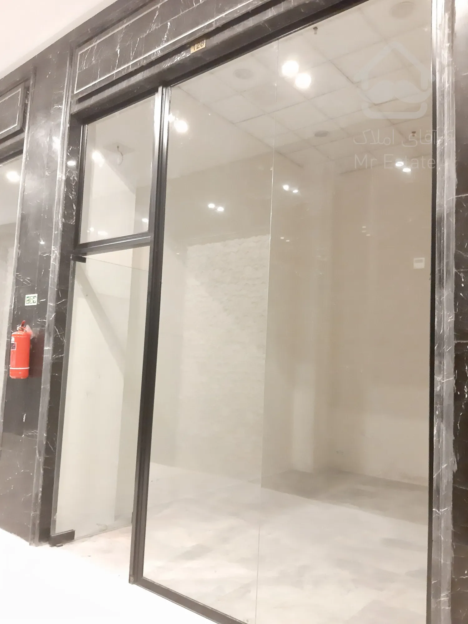 اجاره مغازه در رونیکا مال پاسداران جنب مترو پا خور عالی