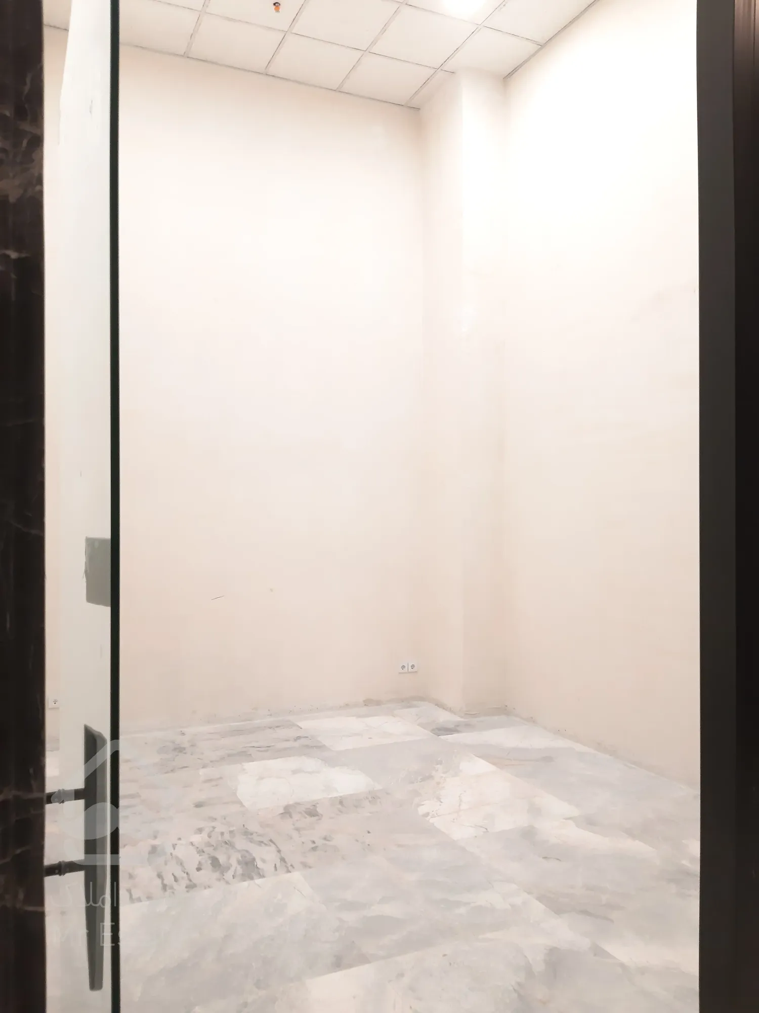 فروش مغازه 25 متری با شرایط پرداخت آسان در رونیکا مال هروی