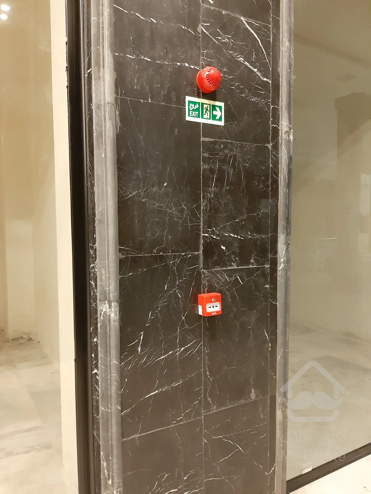 فروش مغازه در رونیکا مال هروی جنب مترو حسین آباد