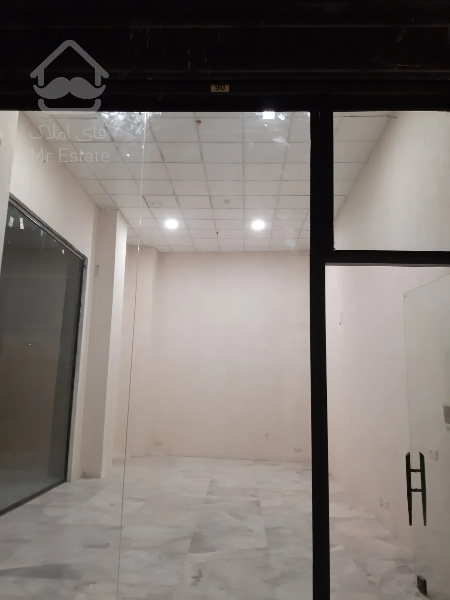 فروش و اجاره واحد 20متر تجاری در رونیکامال هروی /بصورت اقساط /دسترسی عالی به مترو و پاخور عالی