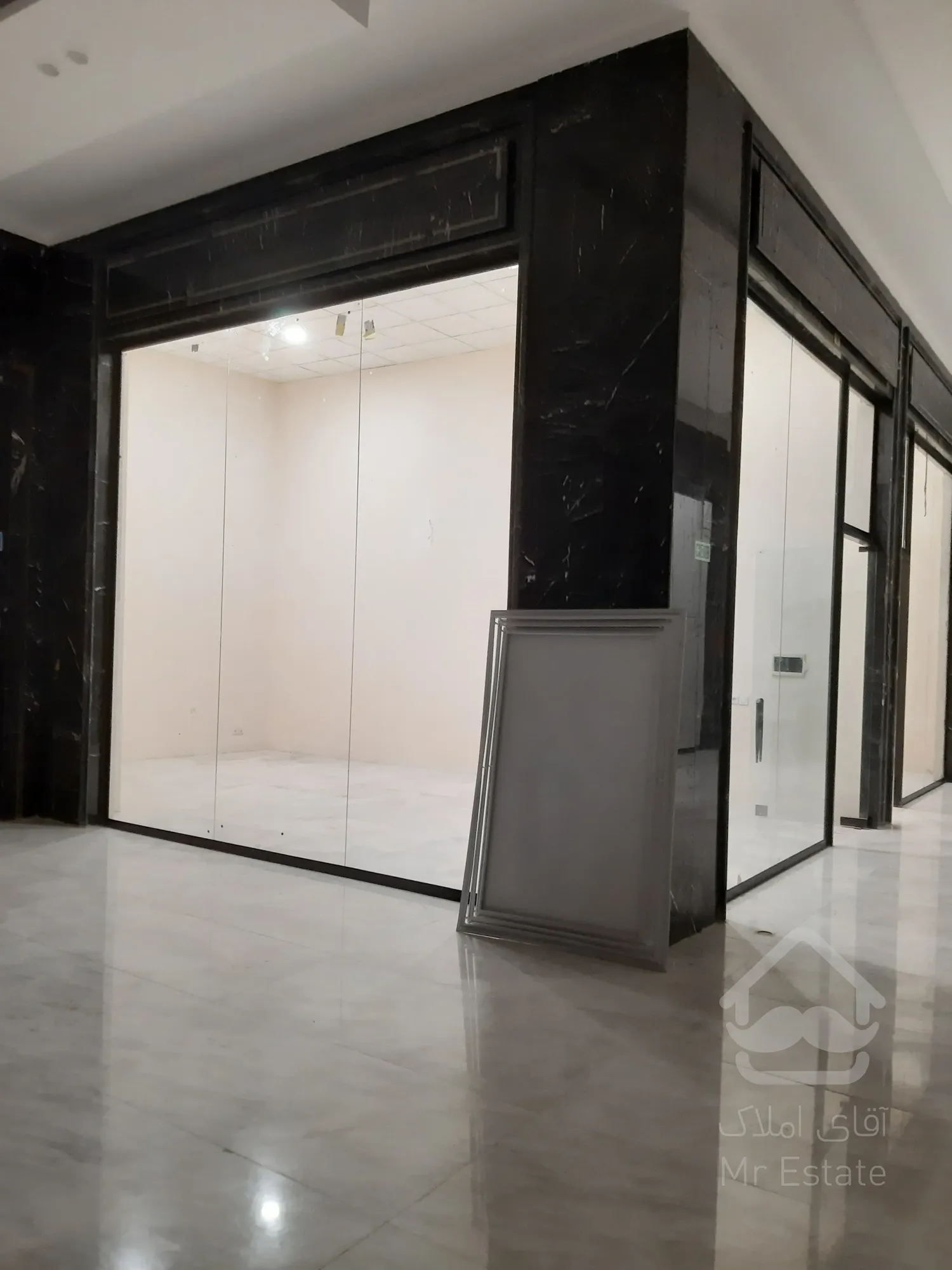 اجاره مغازه در رونیکا مال پاسداران تاپ لوکیشن