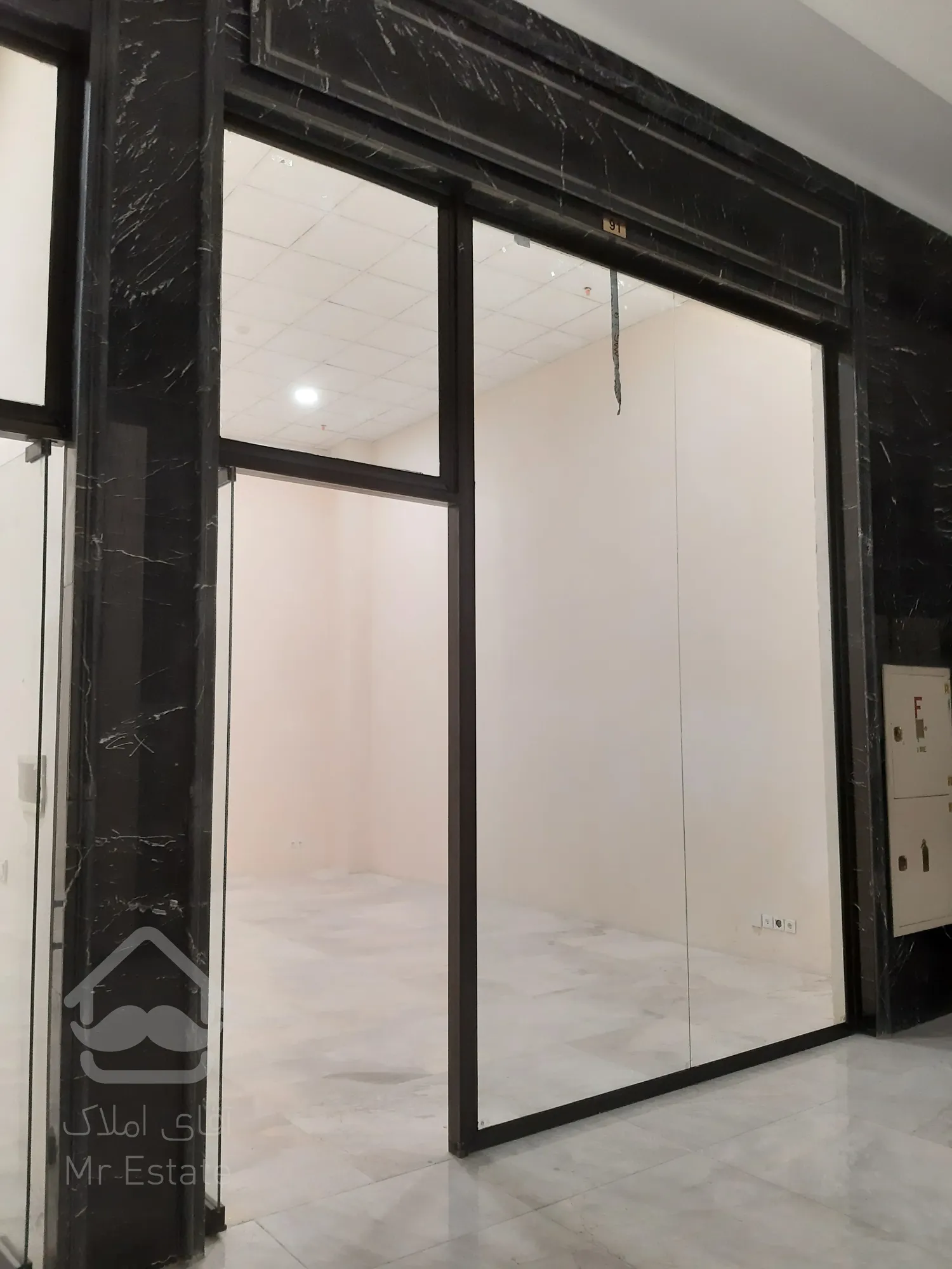 فروش مغازه 33 متر جنب مترو در رونیکا مال پاسداران