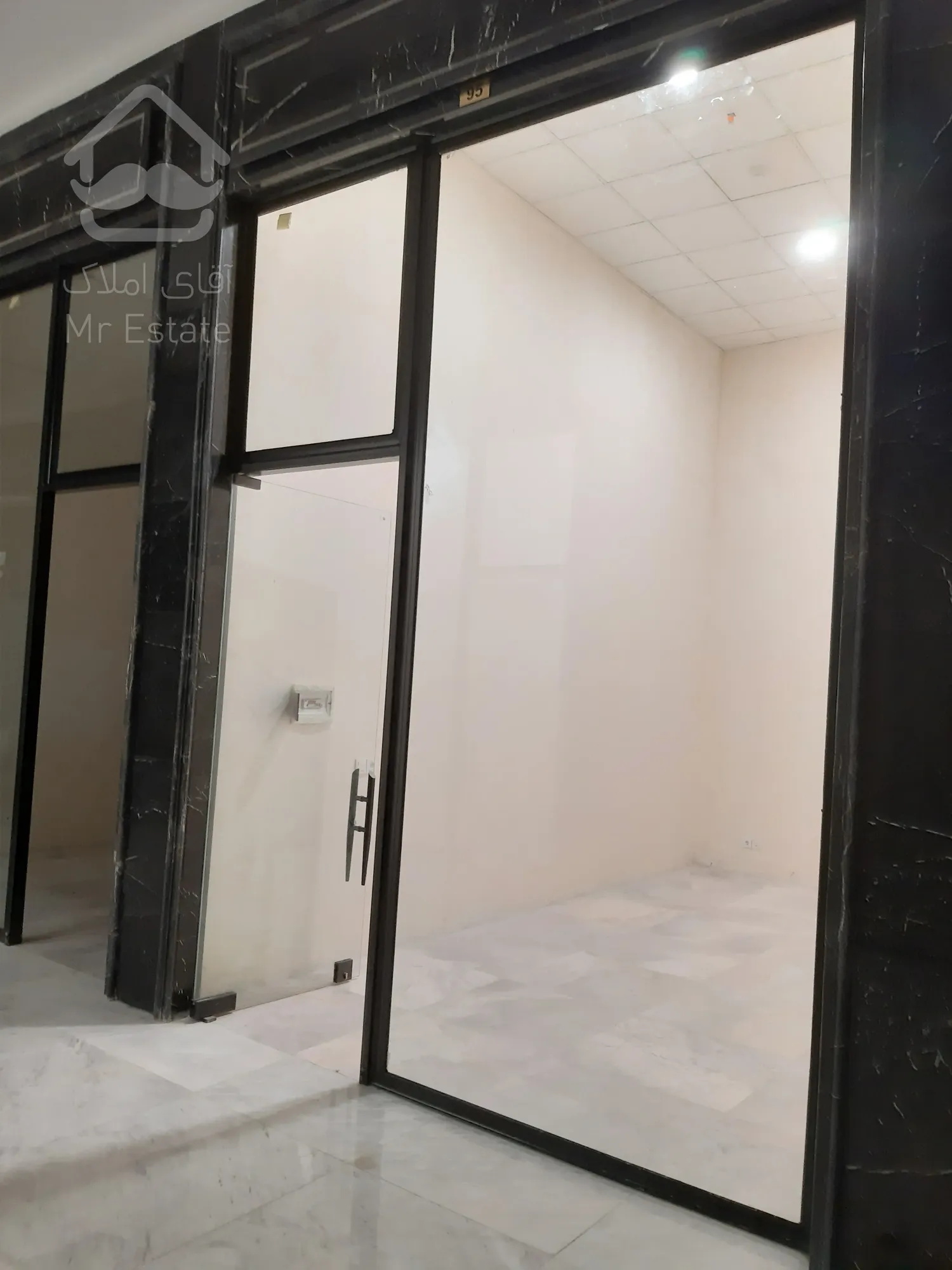 فروش و اجاره واحد تجاری19متر در هروی با پاخور عالی