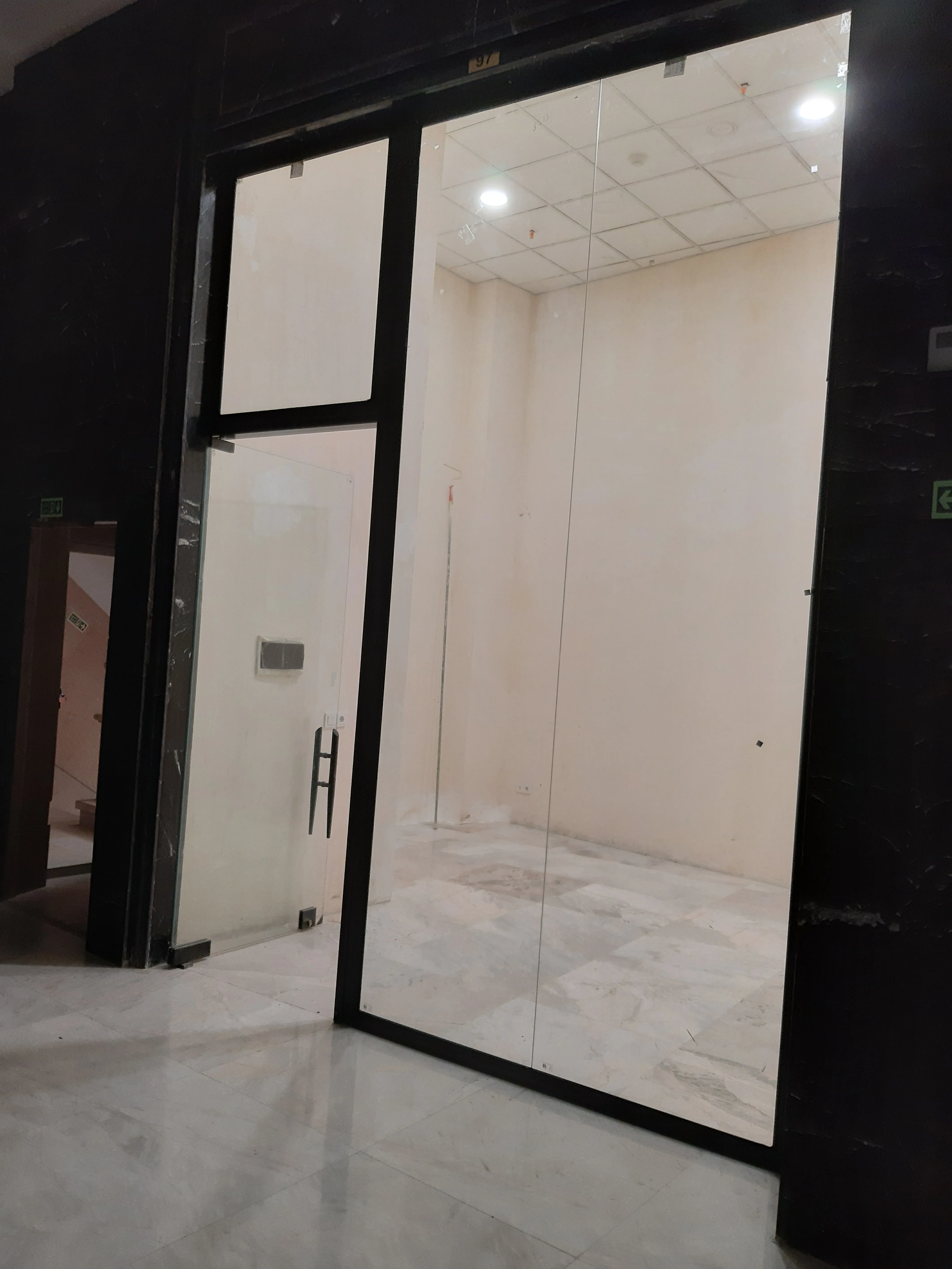 اجاره مغازه در رونیکا مال پاسداران تحویل فوری