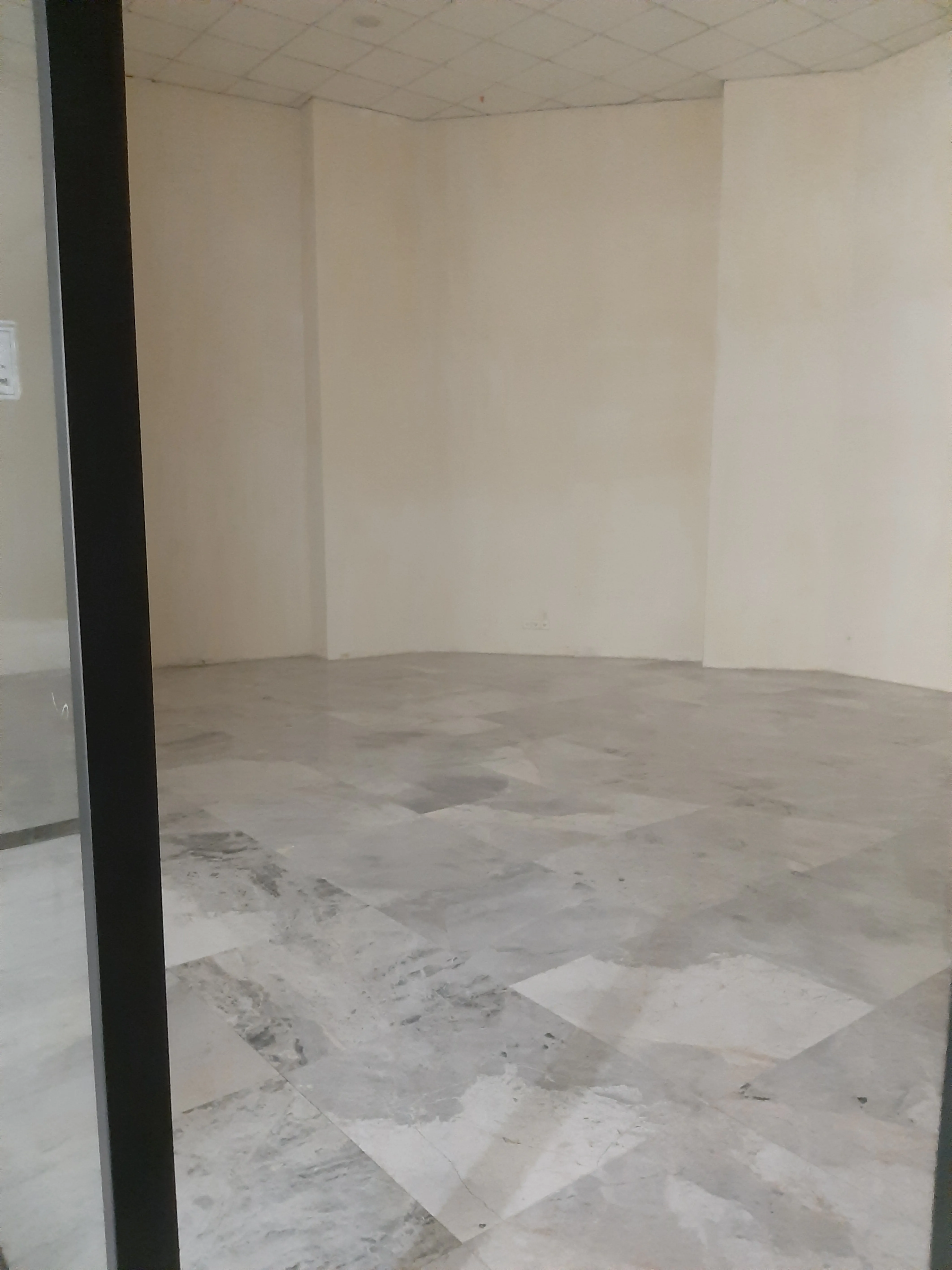 فروش مغازه 19 متری با شرایط پرداخت عالی جنب مترو در رونیکا مال هروی