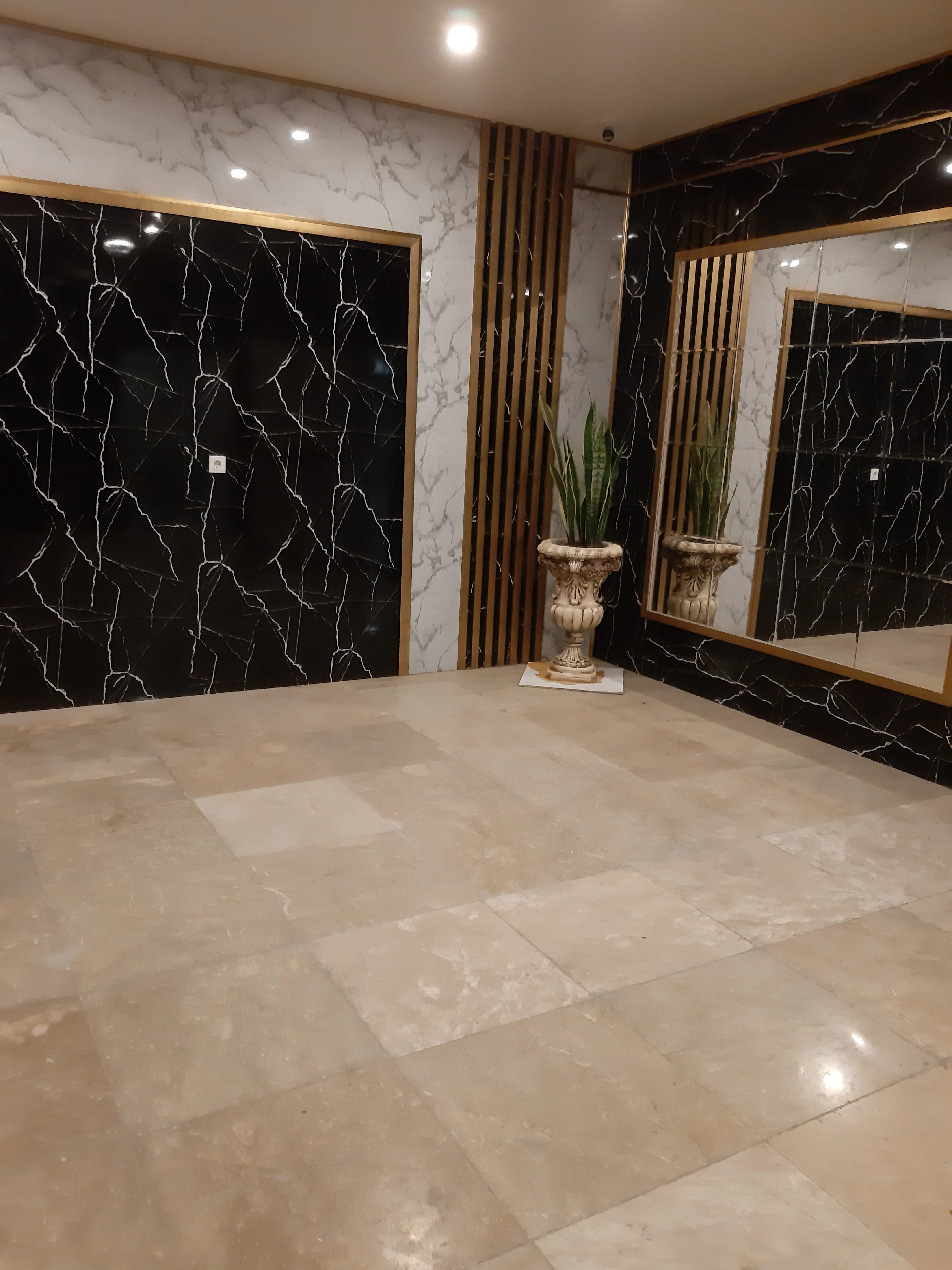 فروش از دم قسطی مغازه 32 متری در رونیکامال هروی