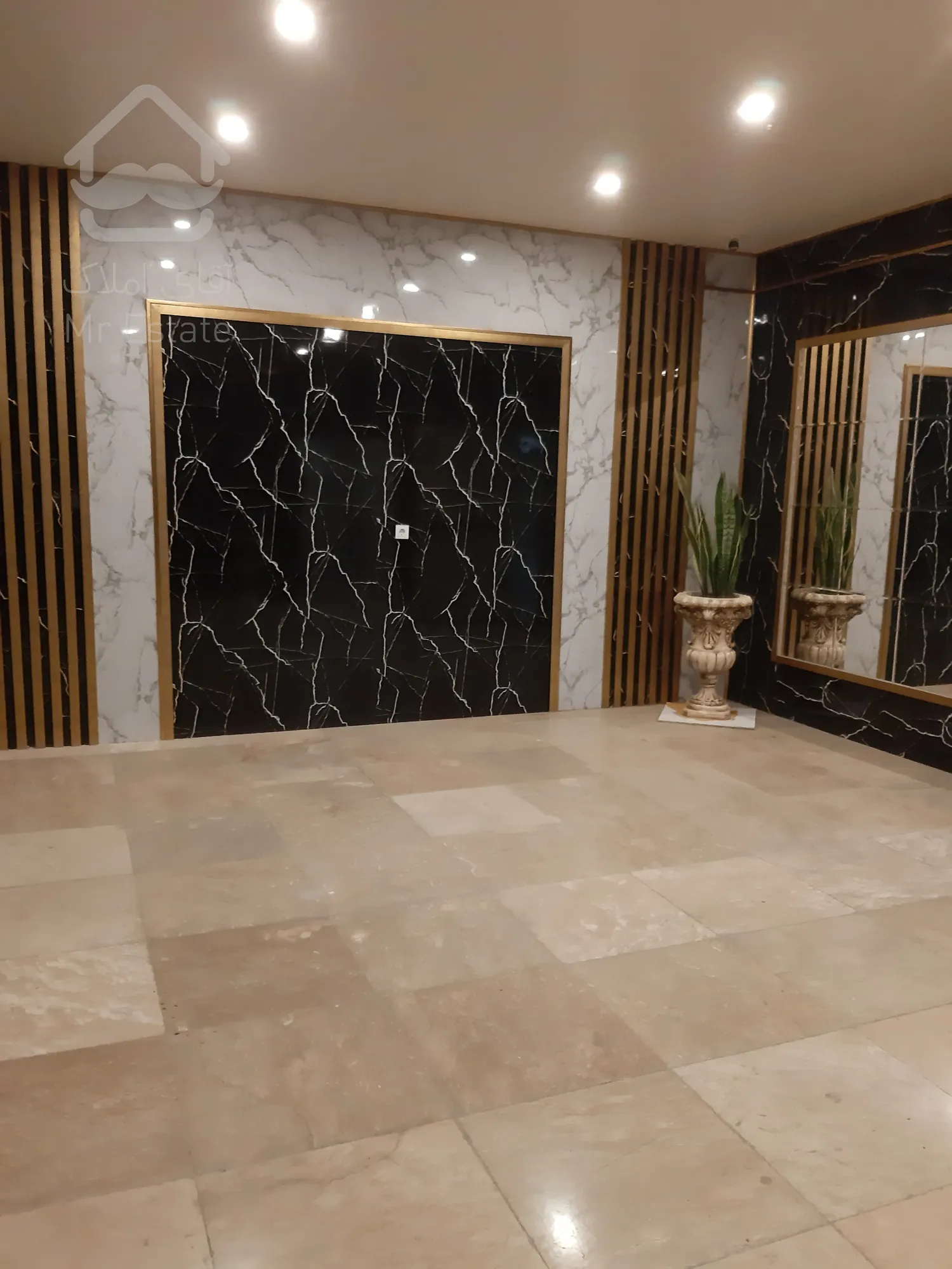 فروش مغازه 33 متر جنب مترو در رونیکا مال پاسداران