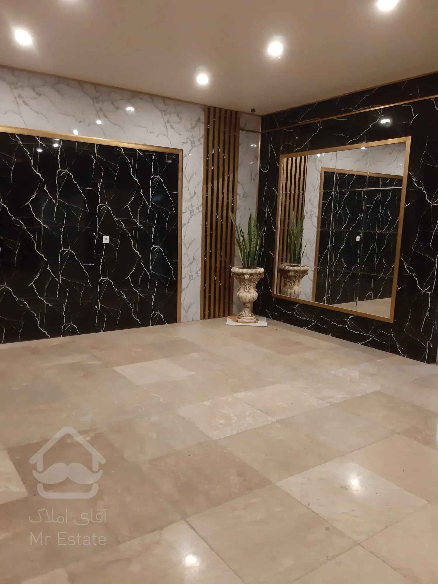 فروش مغازه 33 متر جنب مترو در رونیکا مال پاسداران