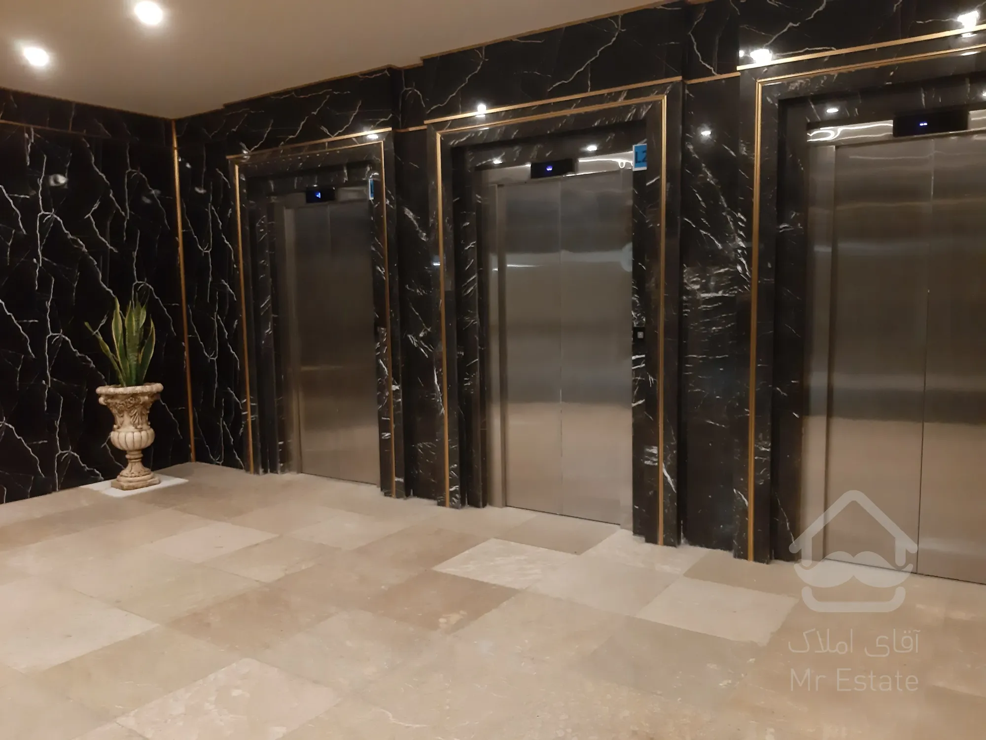 پیش فروش واحد تجاری 29 متری در رونیکا پالاس میرزابابایی