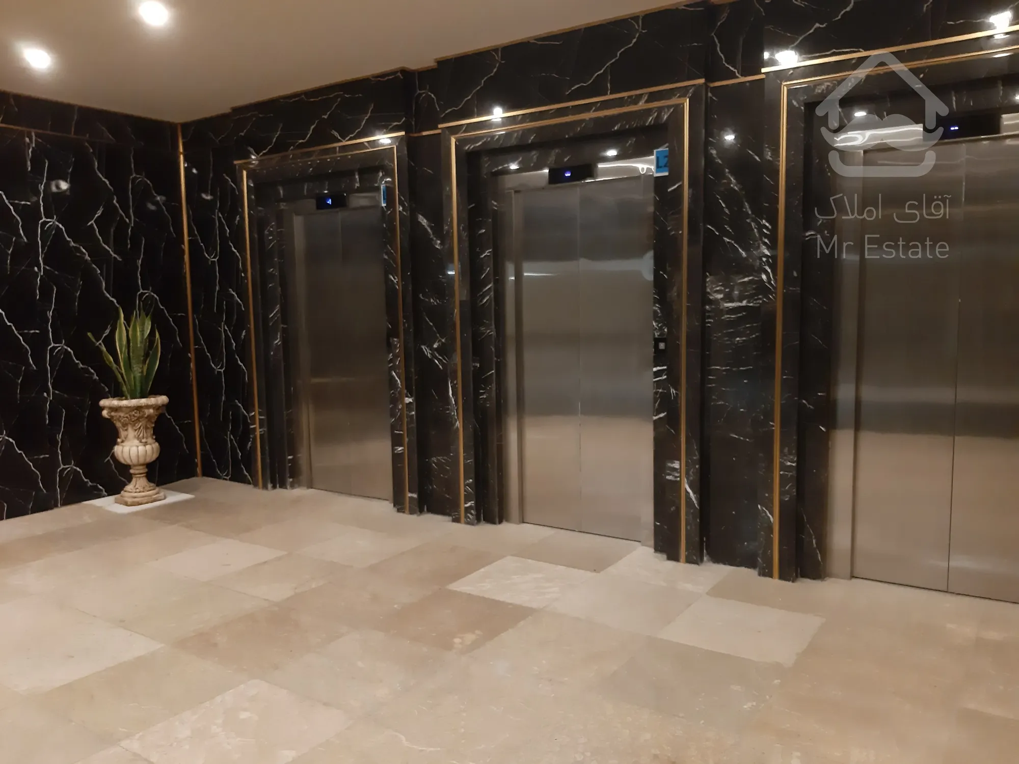 فروش و اجاره واحد تجاری19متر در هروی با پاخور عالی