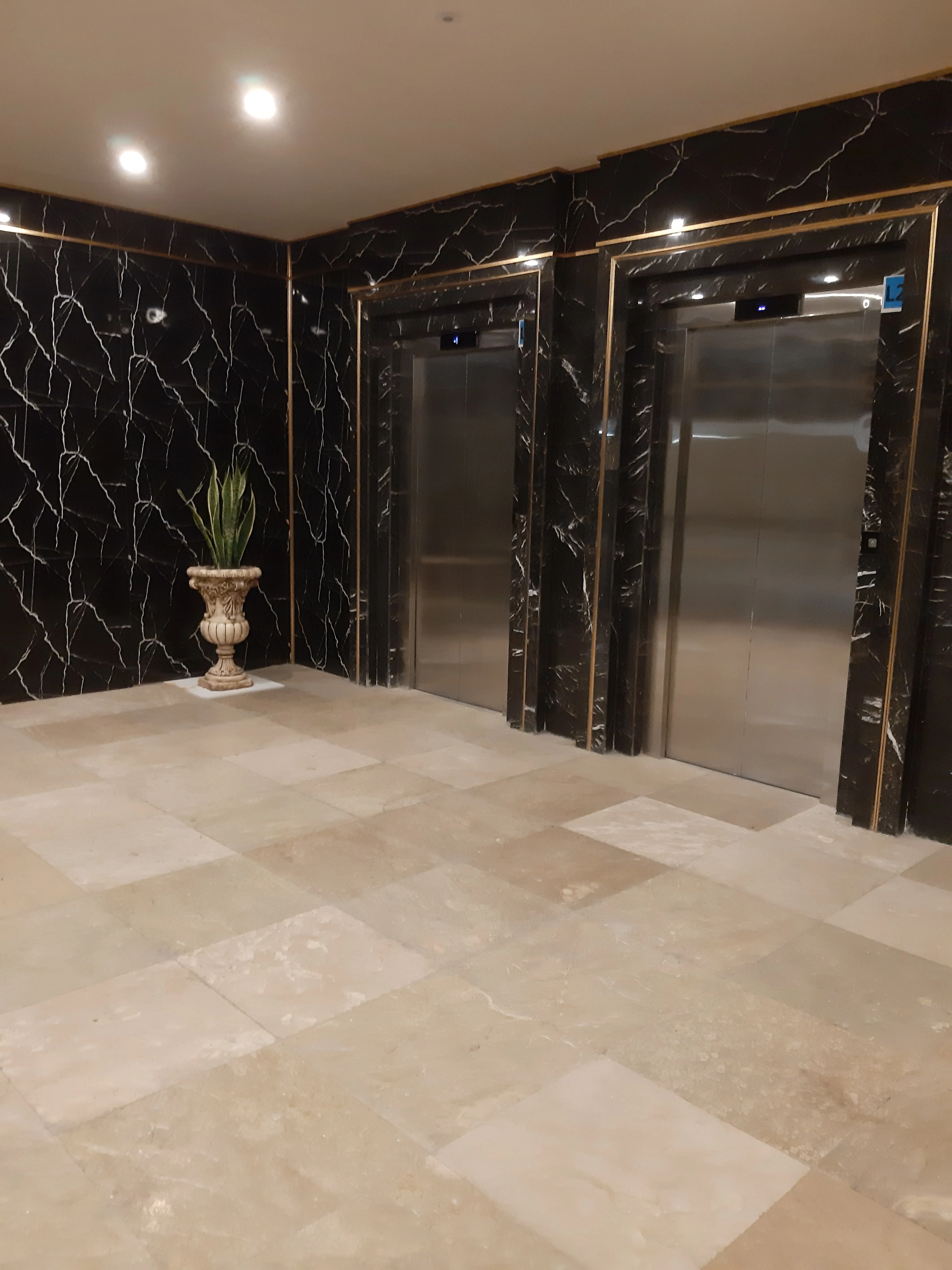 مغازه 24 متری در رونیکا پالاس